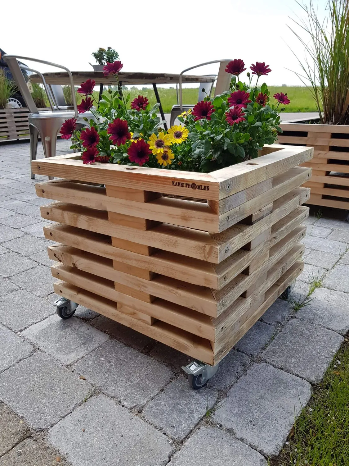 Kabeltromlen Blomsterskjuler plantekasse på hjul 45x45 ubehandlet
