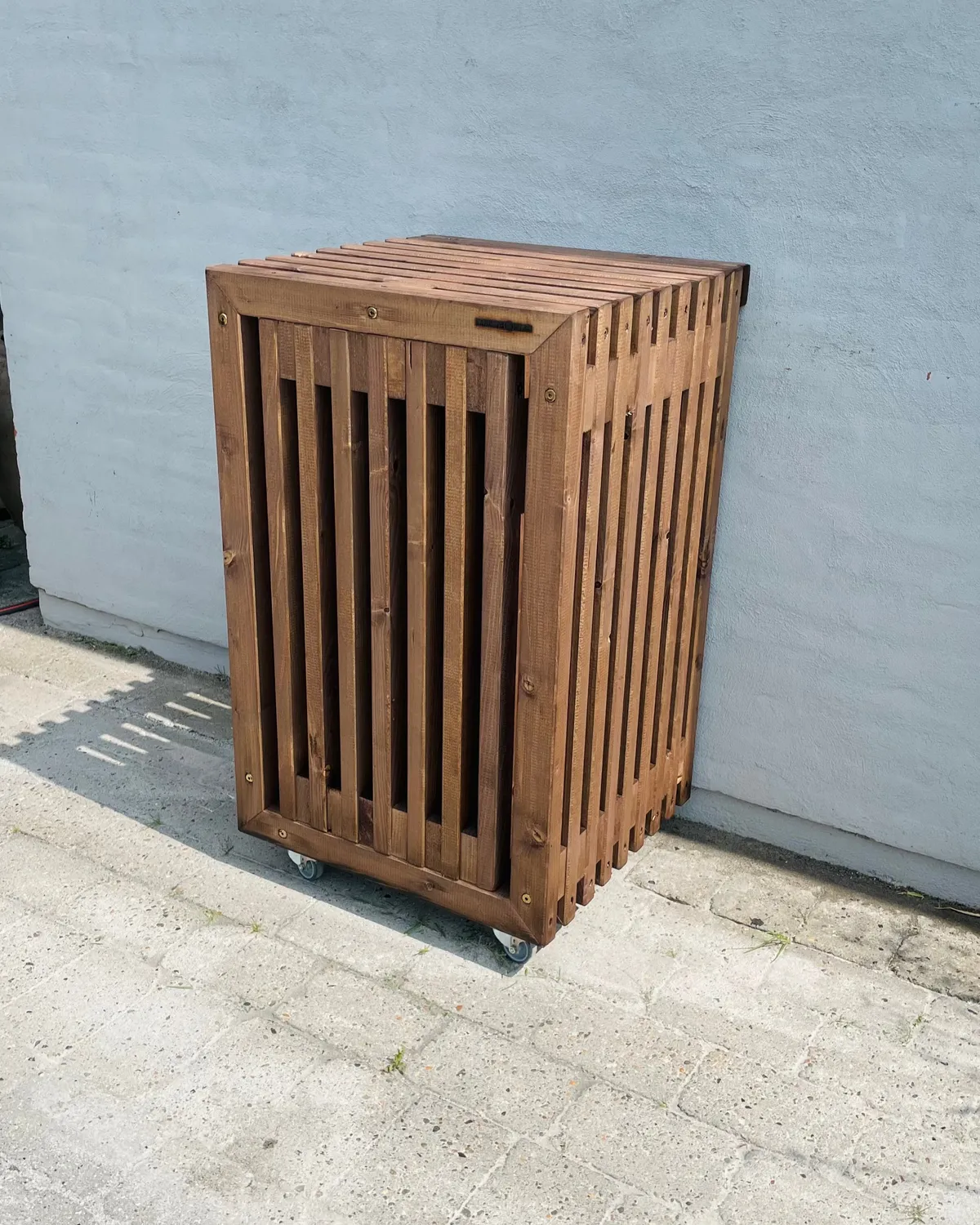 Kabeltromlen grillbord 52 cm brunbejdset gasflaskeskjuler