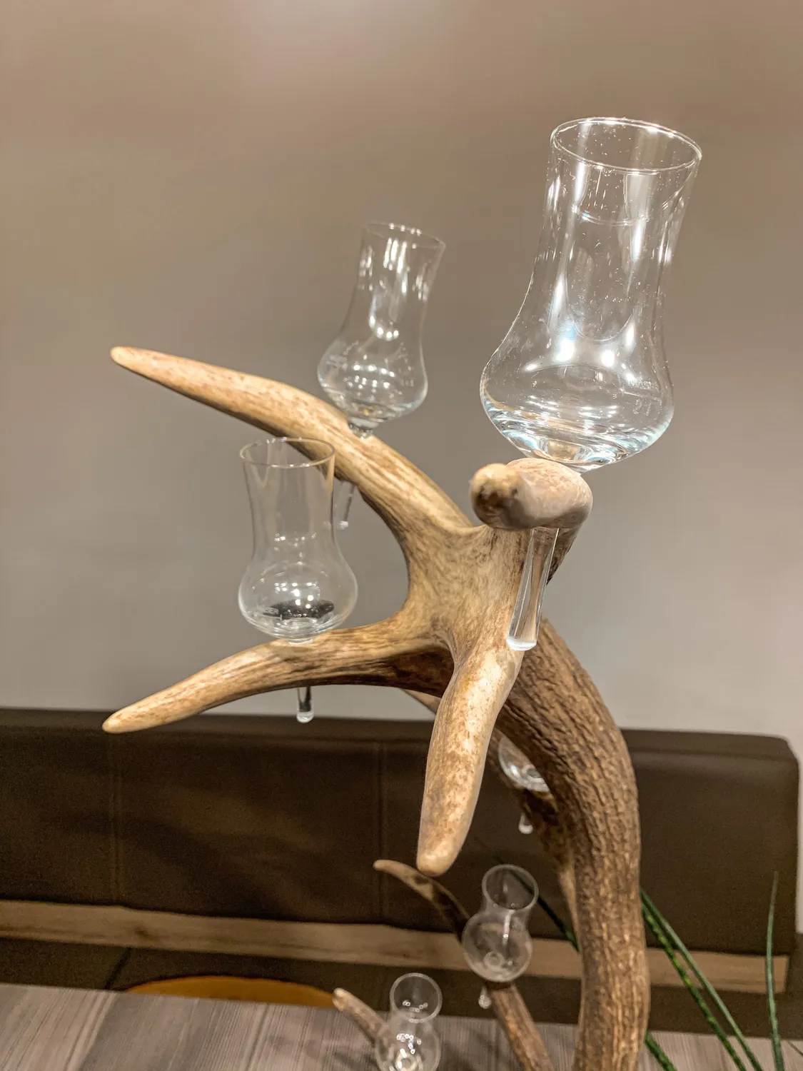 Oh My Deer snapseglasholder med steelsokkel