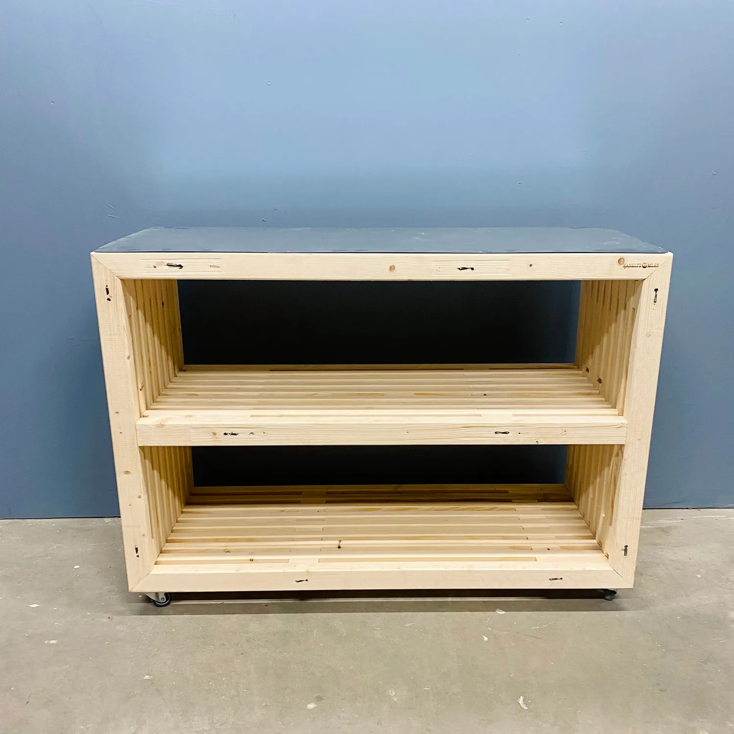 Kabeltromlen Arbejdsbord brede traller 120 cm med topplade
