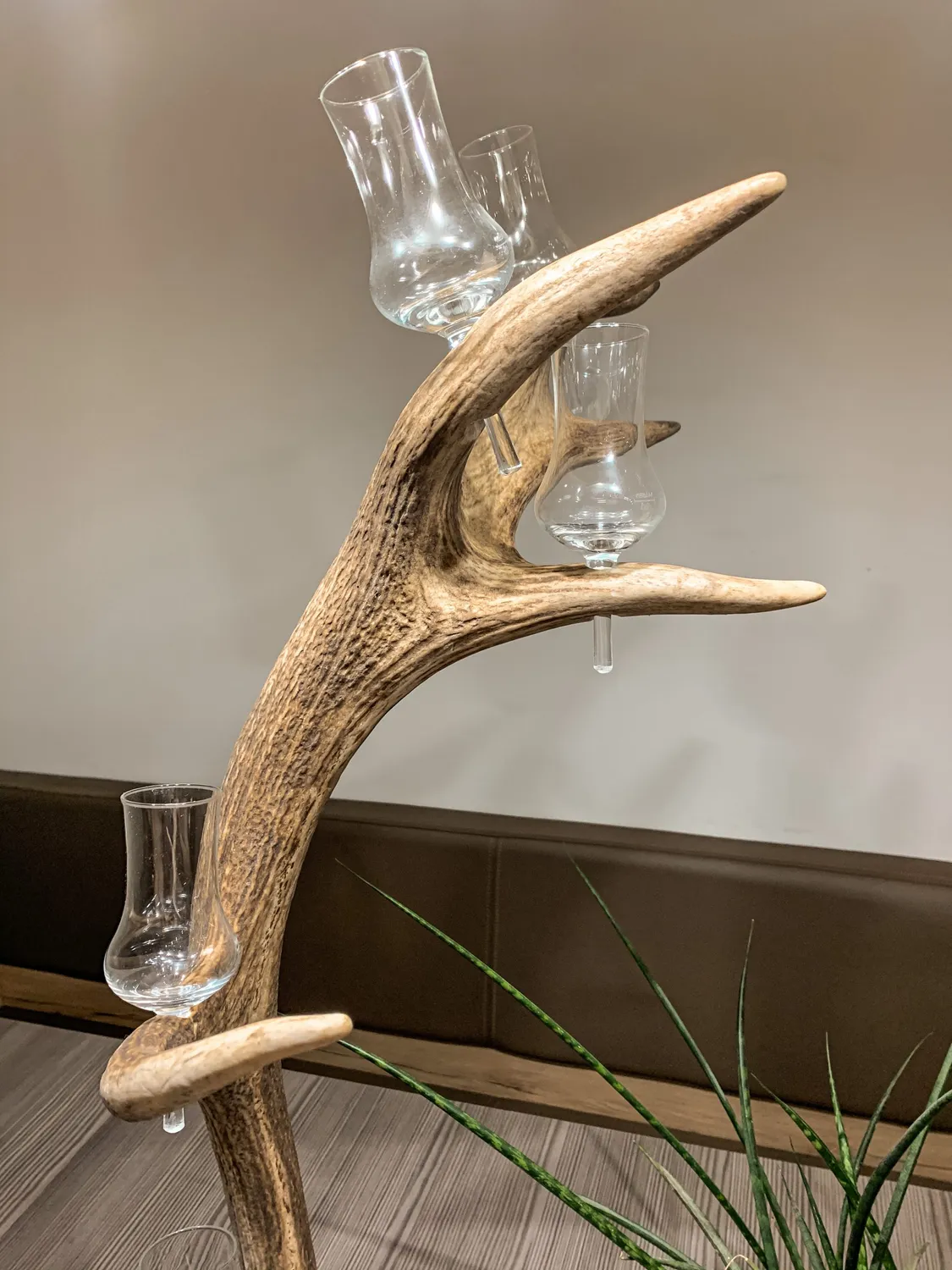 Oh My Deer snapseglasholder med steelsokkel