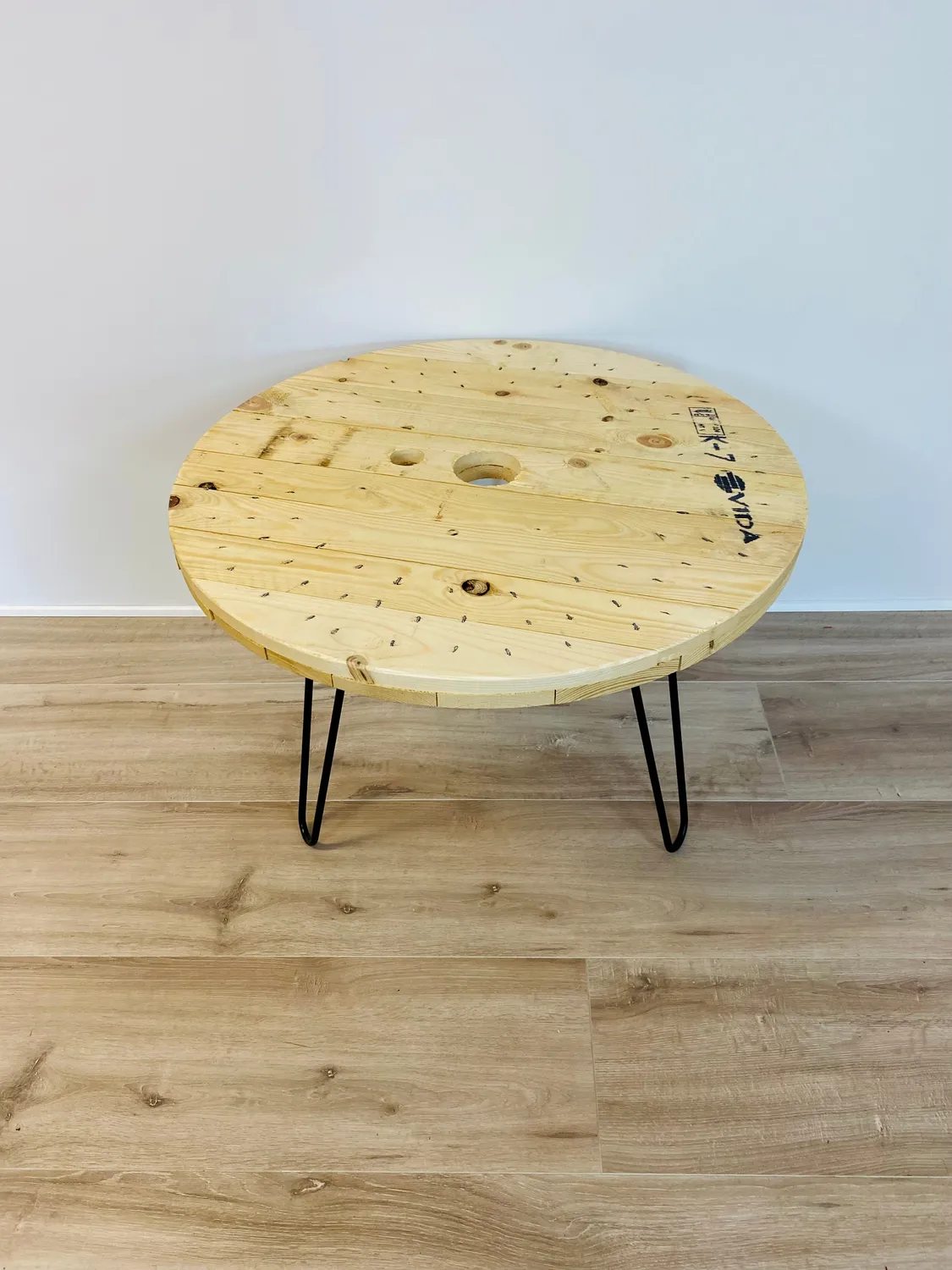 Kabeltromlen Vida sofabord kabeltromle Ø70 lakeret 45 cm