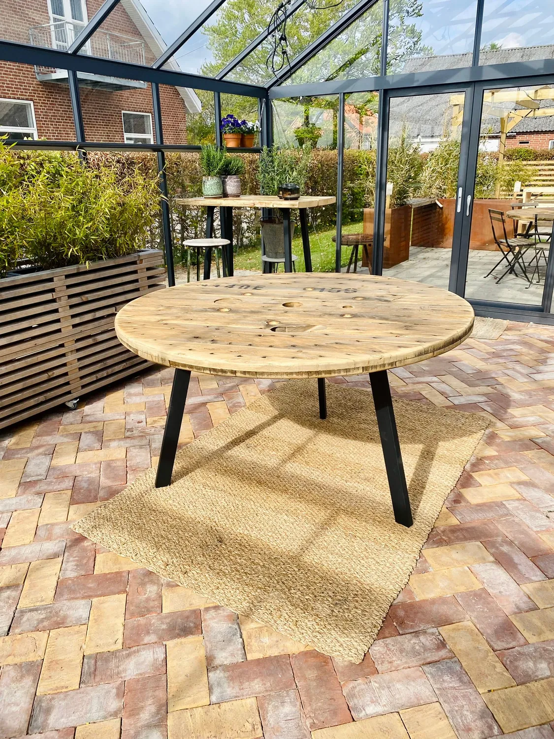 Kabeltromlen Havebord havebord Ø120-125 sort stålstel olie