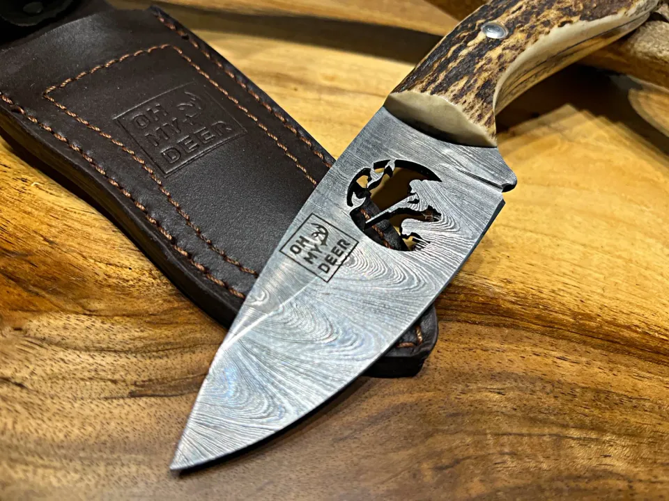Oh My Deer Jägermotiv jagtkniv med vildsvin