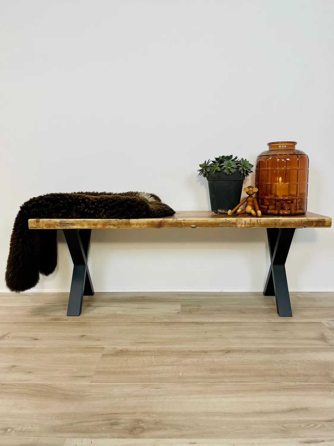Kabeltromlen Bred Bænk Genbrugsplanker X-stel 137 cm lakeret