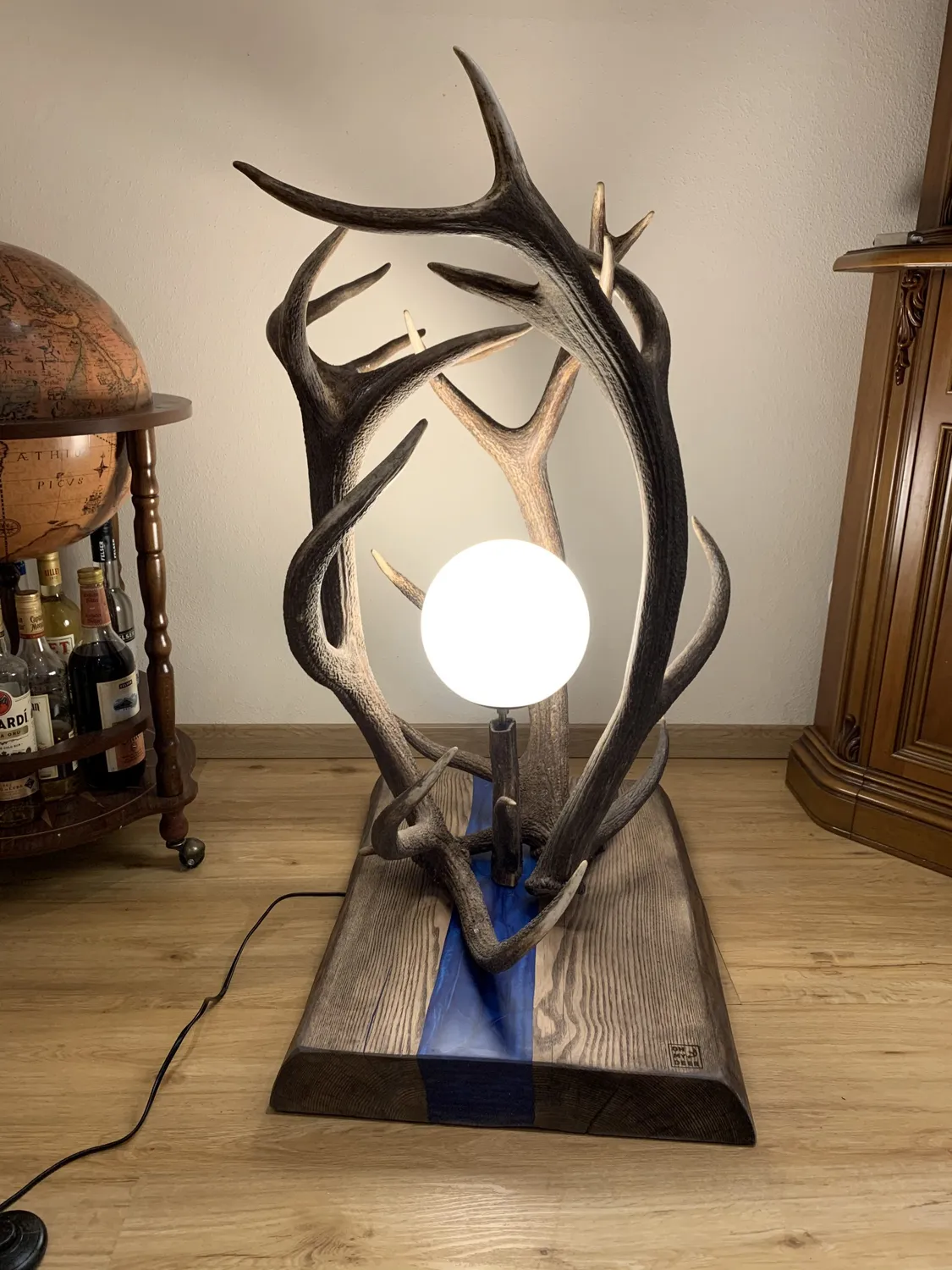 Oh My Deer Epoxid gulvlampe træ epoxy