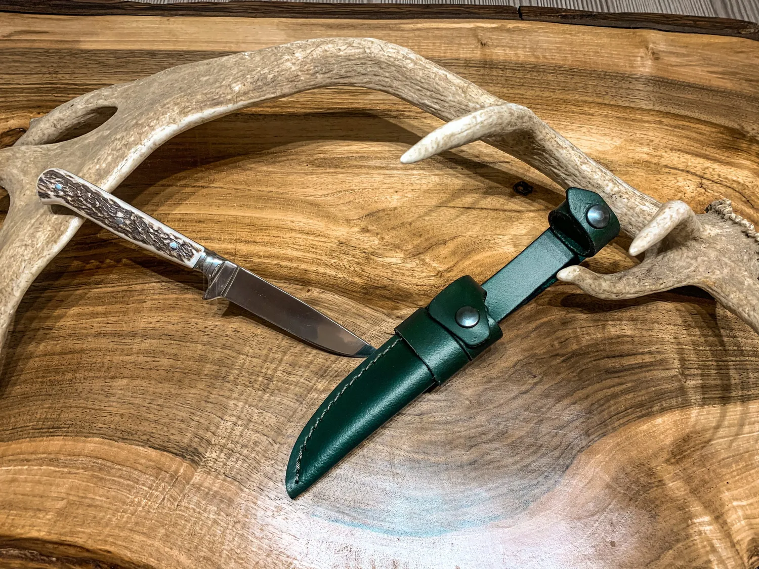 Oh My Deer Jagdnicker jagtkniv med træskaft til jagt