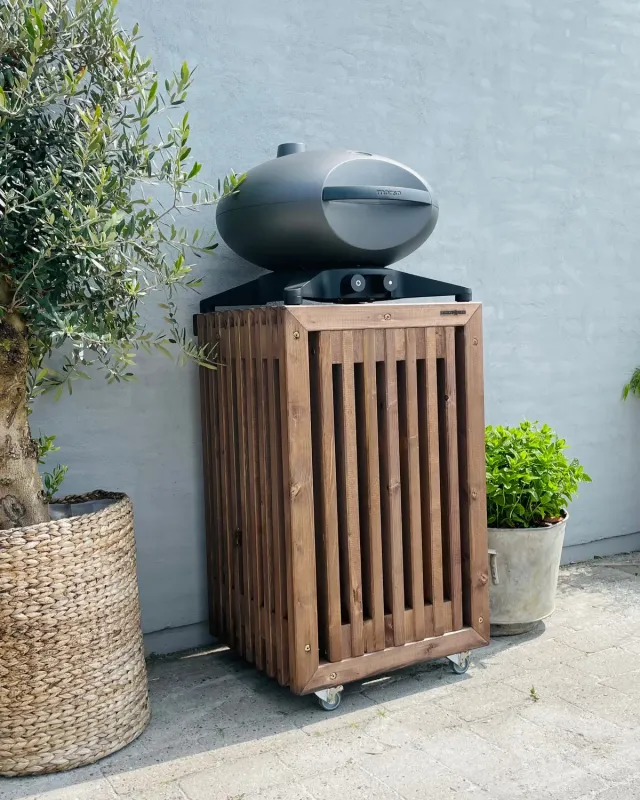Kabeltromlen grillbord 52 cm brunbejdset gasflaskeskjuler