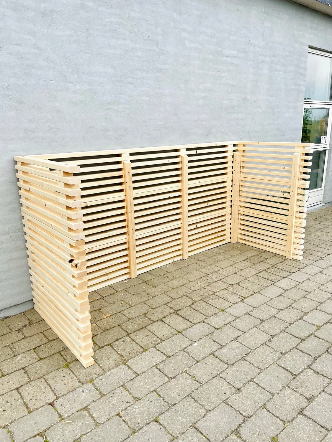 Kabeltromlen Skraldespandsskjuler skjuler sorte traller 230 cm gran