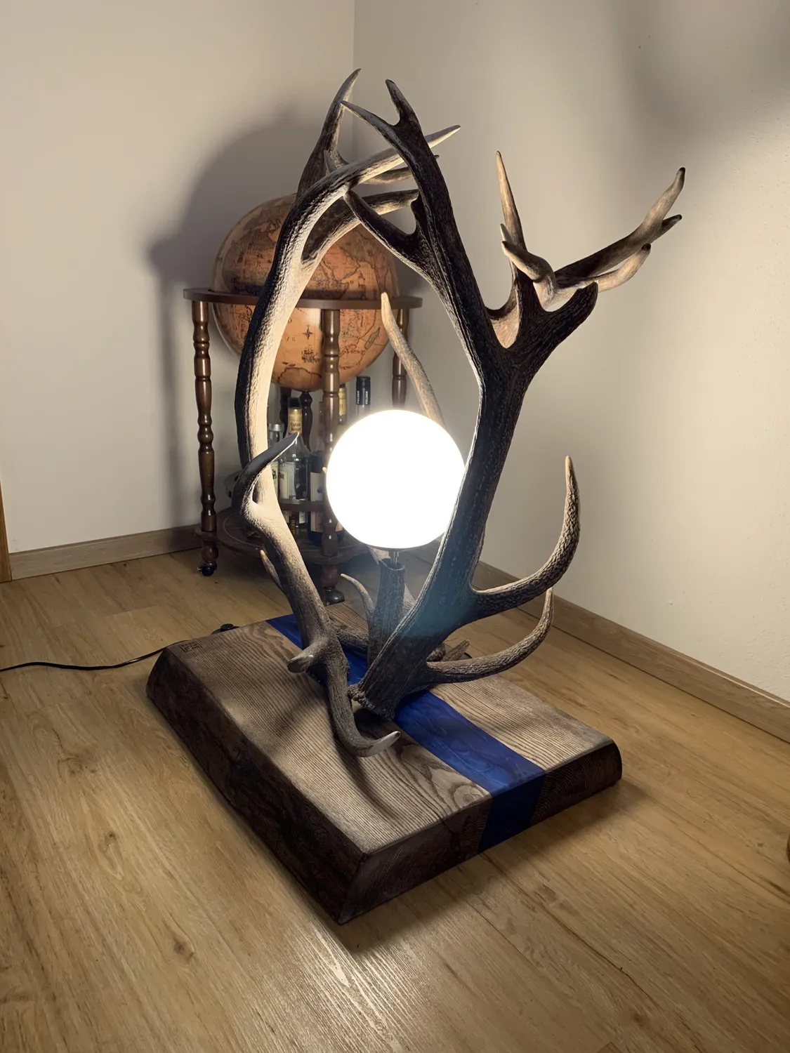 Oh My Deer Epoxid gulvlampe træ epoxy