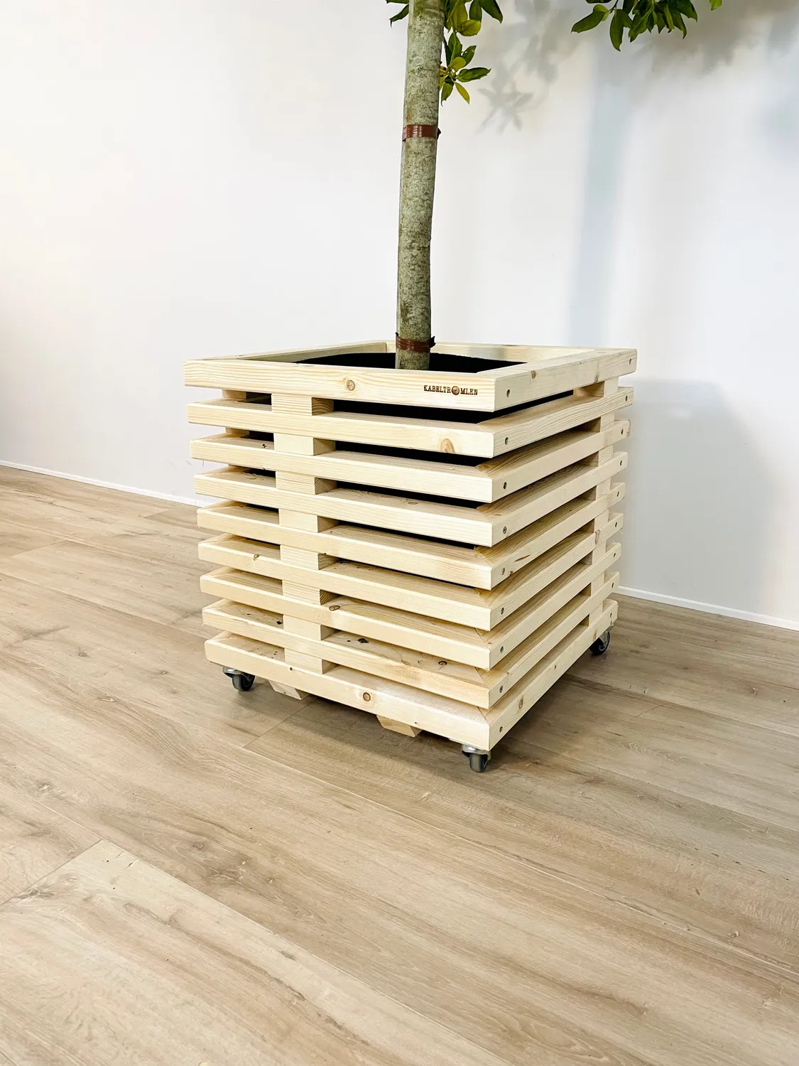 Kabeltromlen Planteskjuler plantekasse nye traller 52 cm