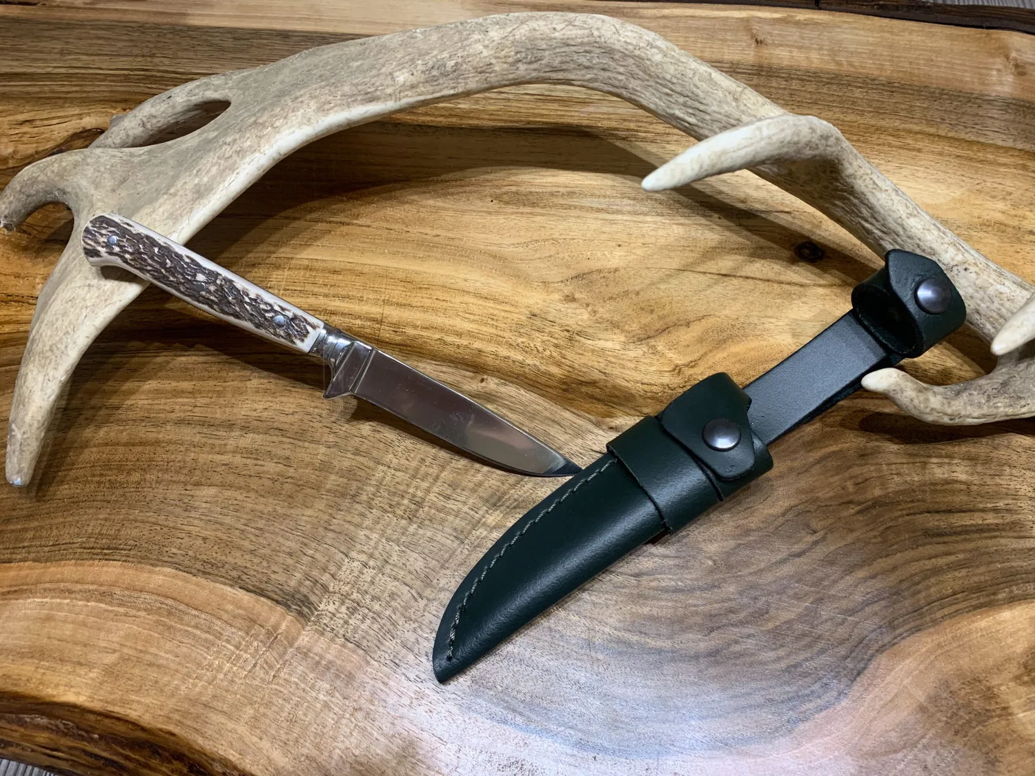 Oh My Deer Jagdnicker jagtkniv med træskaft til jagt
