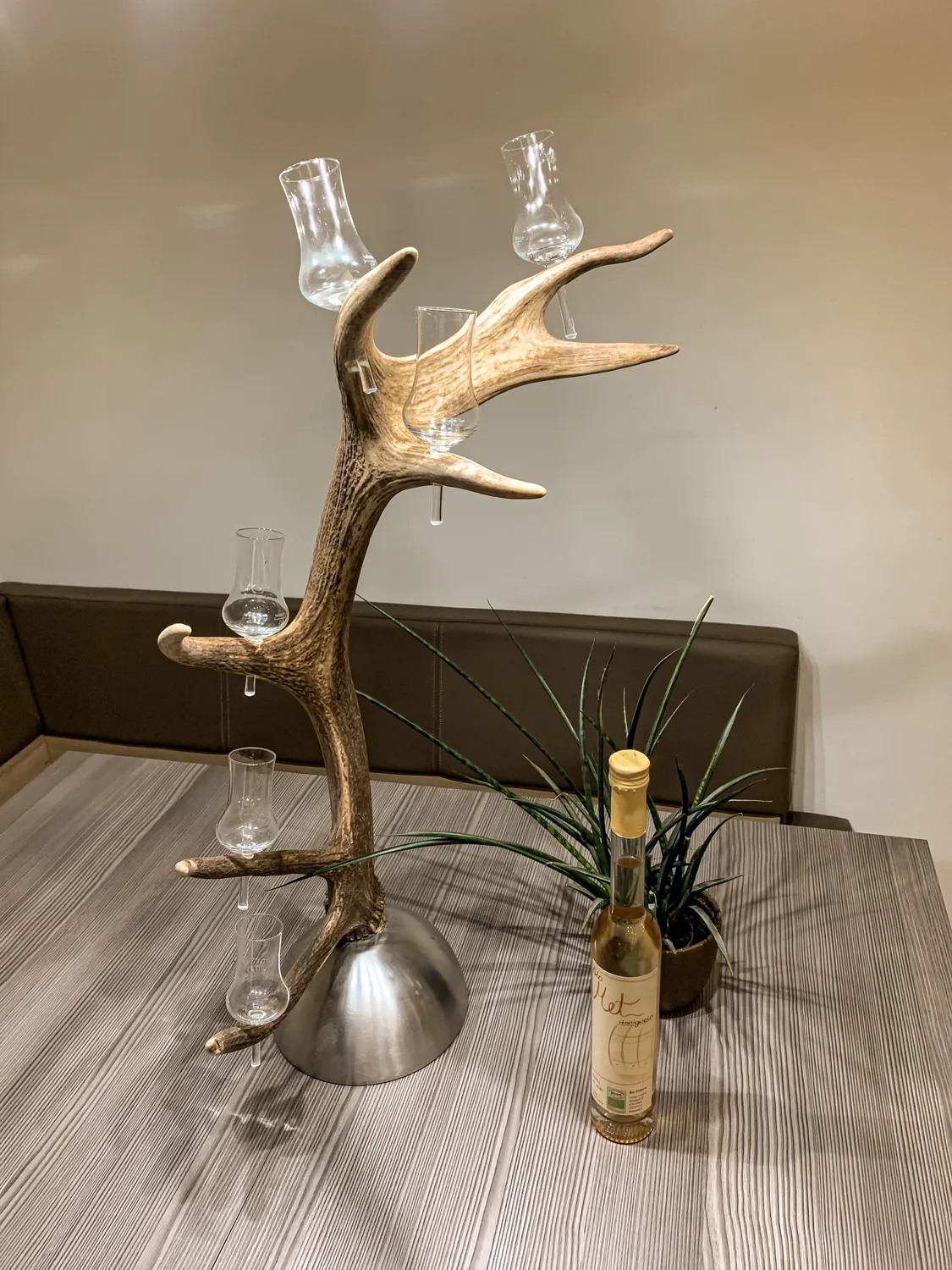 Oh My Deer snapseglasholder med steelsokkel
