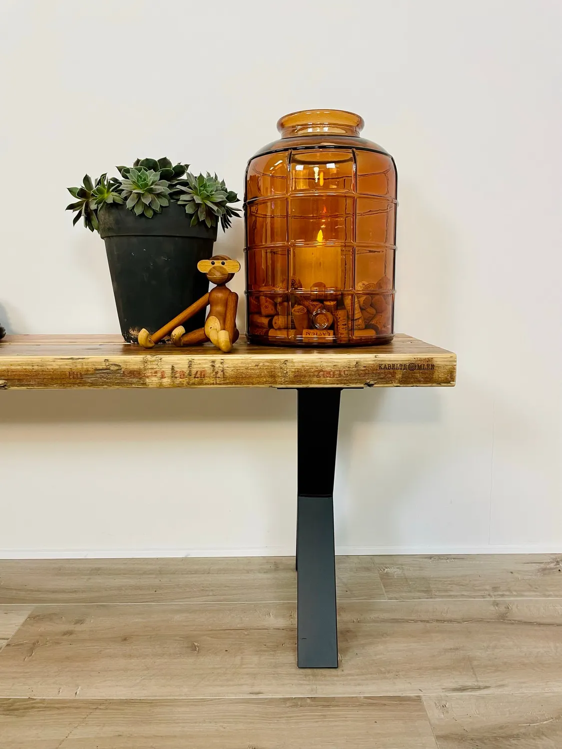Kabeltromlen Bred Bænk Genbrugsplanker X-stel 137 cm lakeret