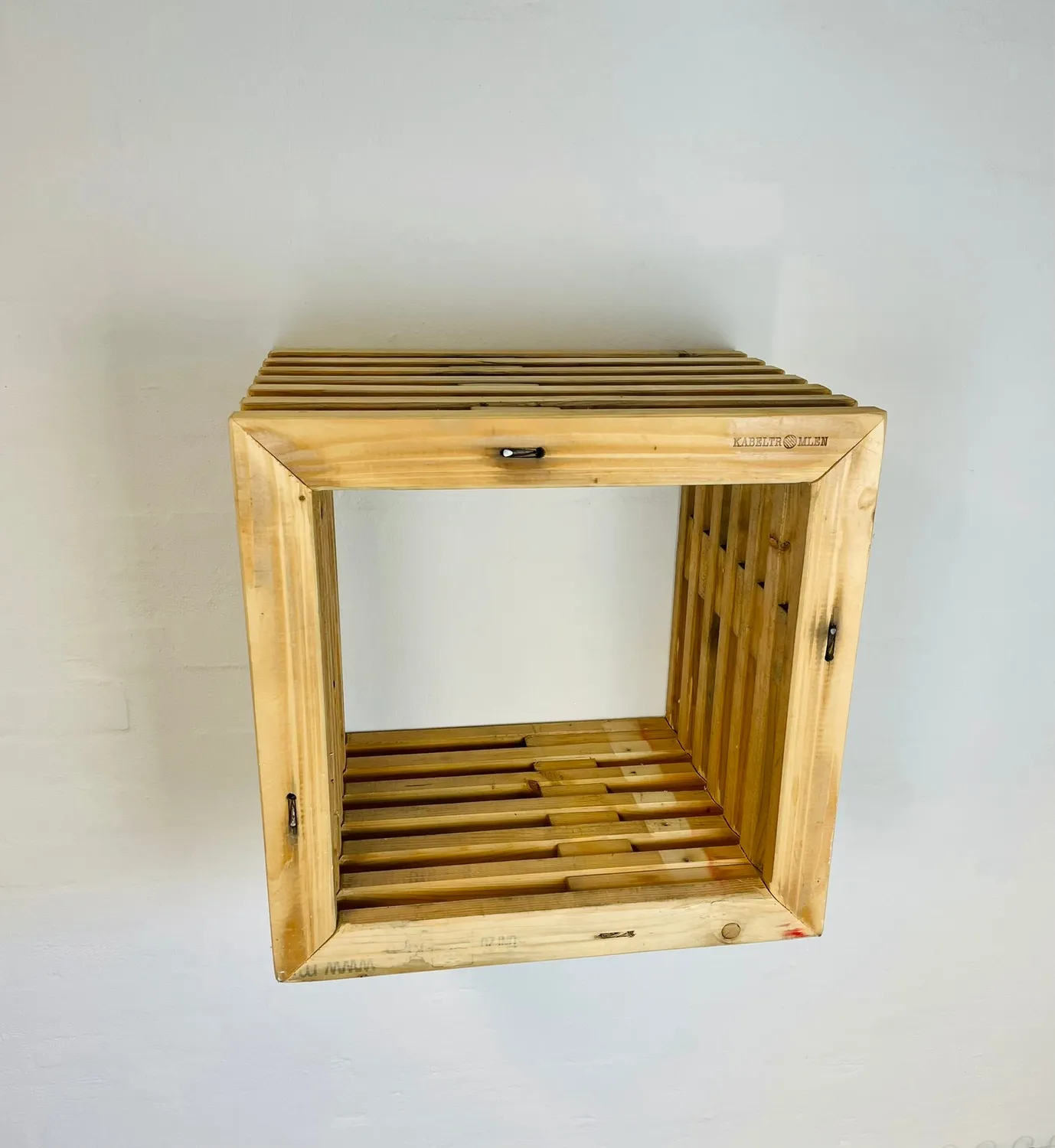 Kabeltromlen Brugte Traller vu00e6ghu00e6ngt sengebord 45x45 cm