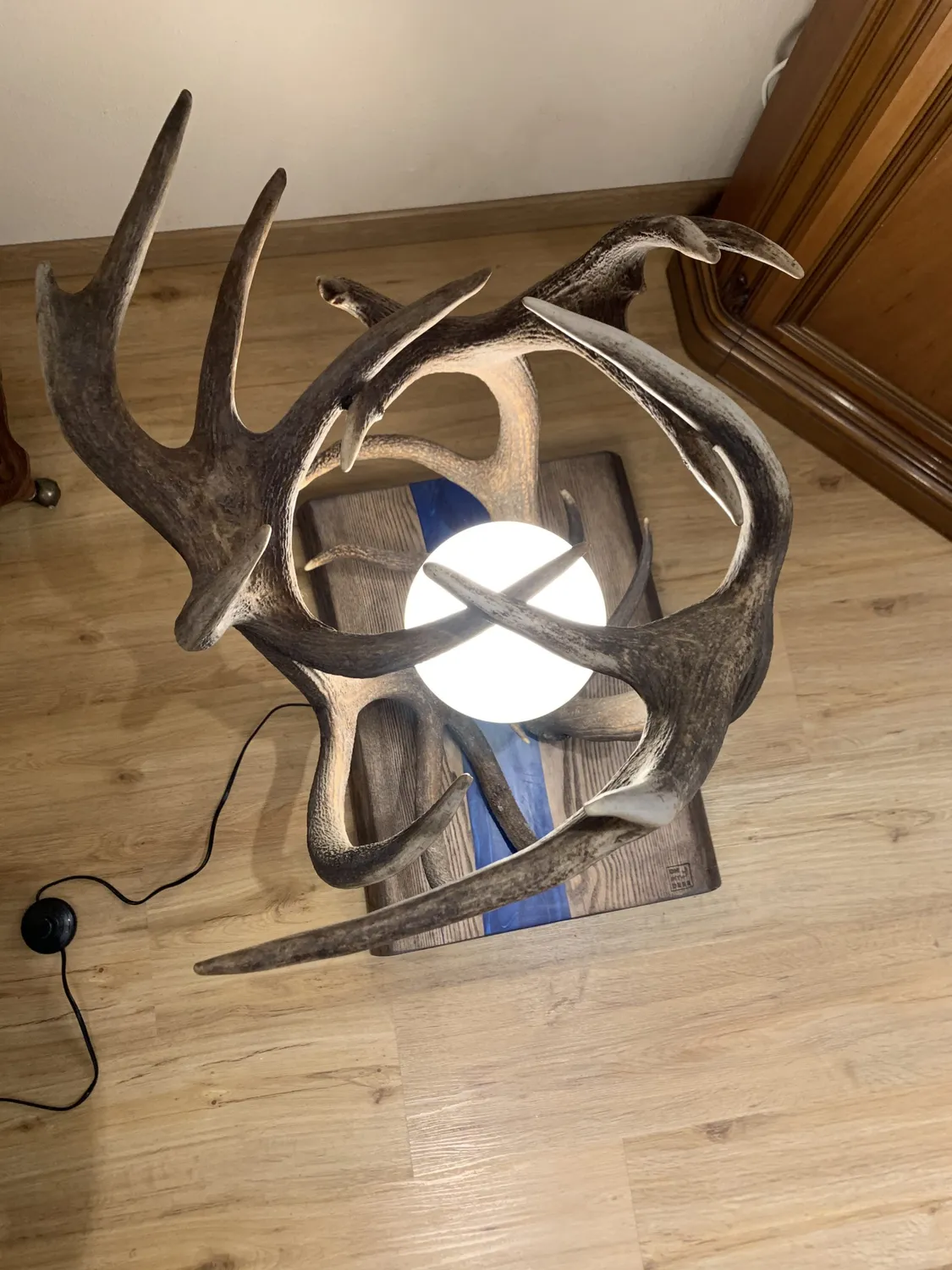 Oh My Deer Epoxid gulvlampe træ epoxy