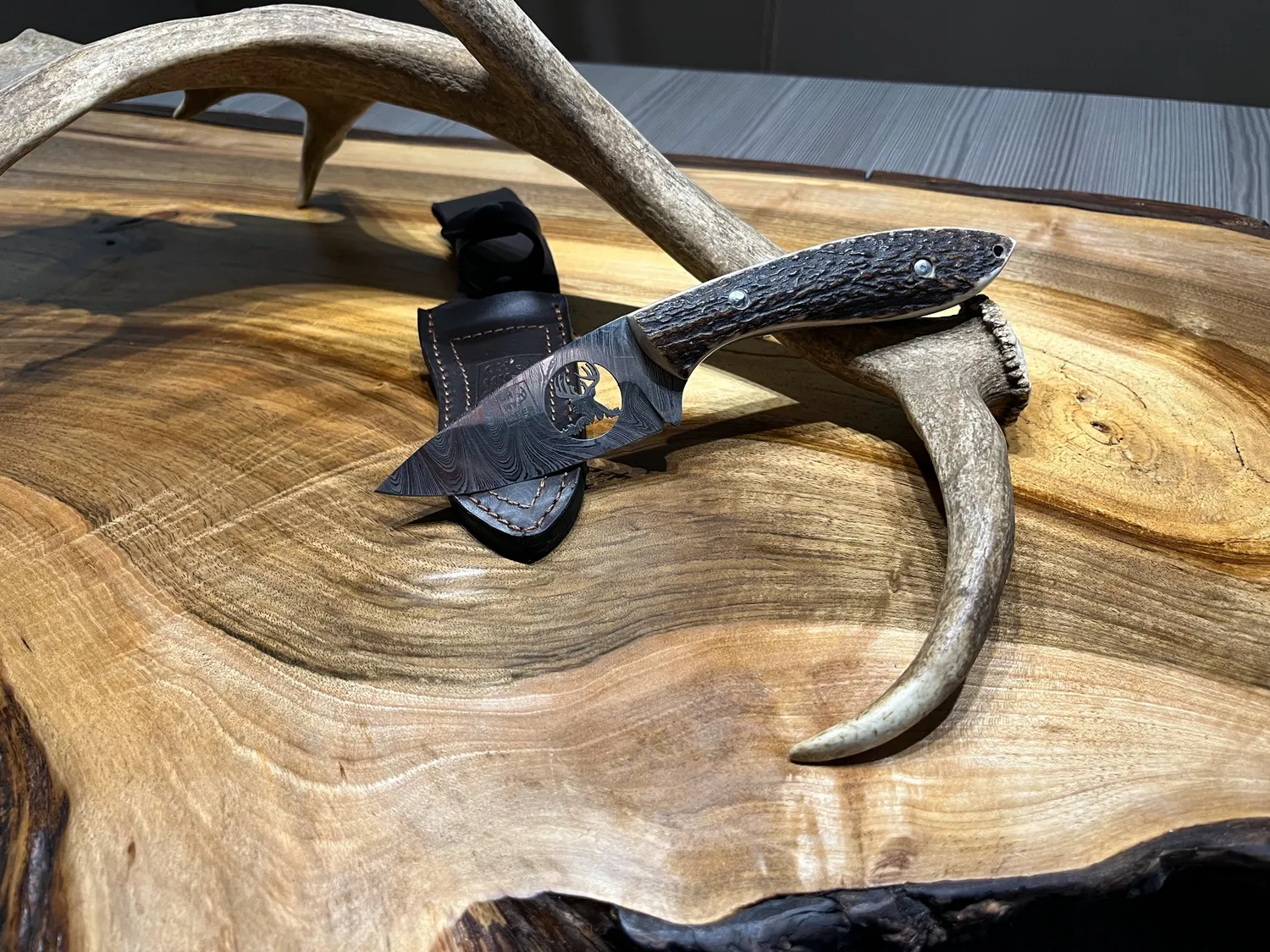 Oh My Deer Hirschmotiv jagtkniv med hjortemotiv