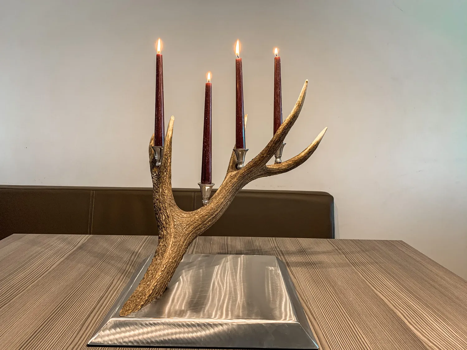 Oh My Deer stage kronelys stålsokkel træ