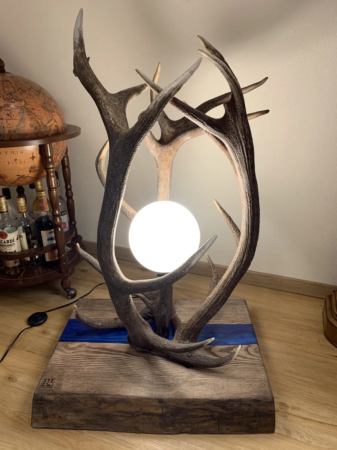 Oh My Deer Epoxid gulvlampe træ epoxy
