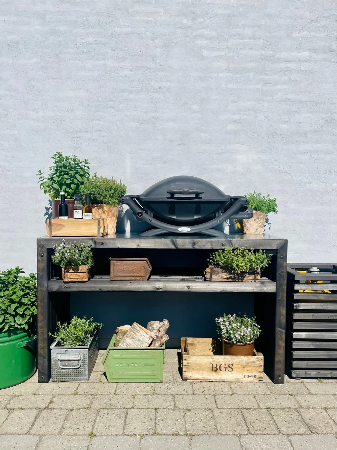 Kabeltromlen Grillbord traller 120 cm sort med topplade