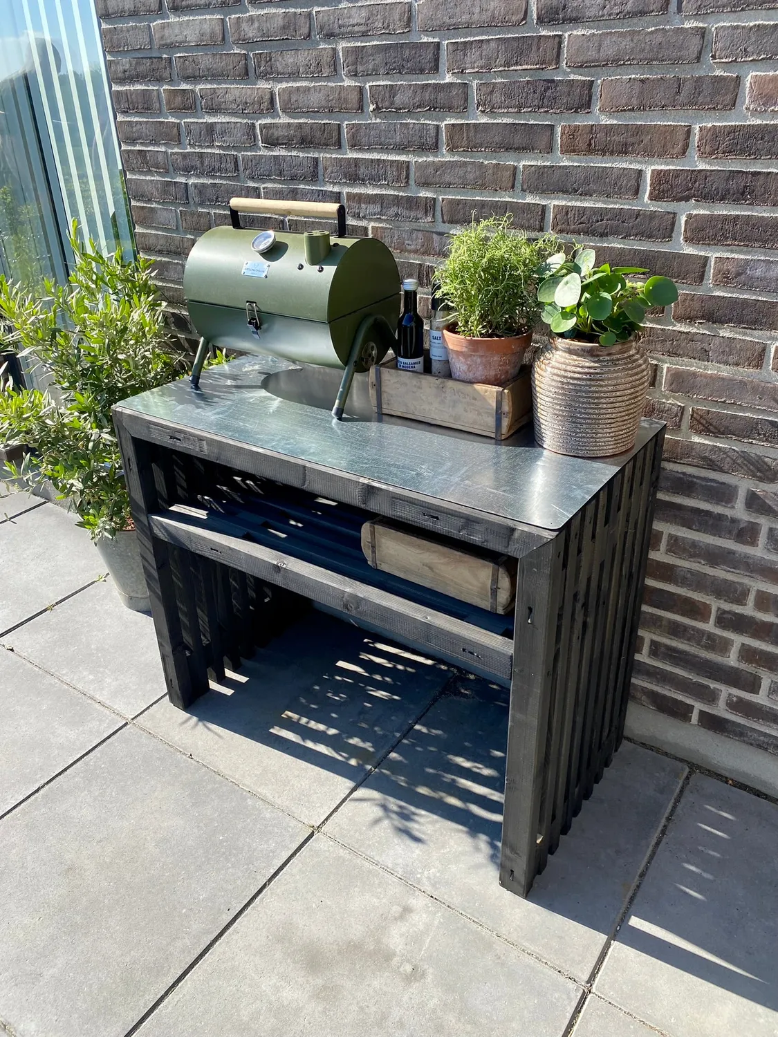 Kabeltromlen Grillbord traller 120 cm sort med topplade