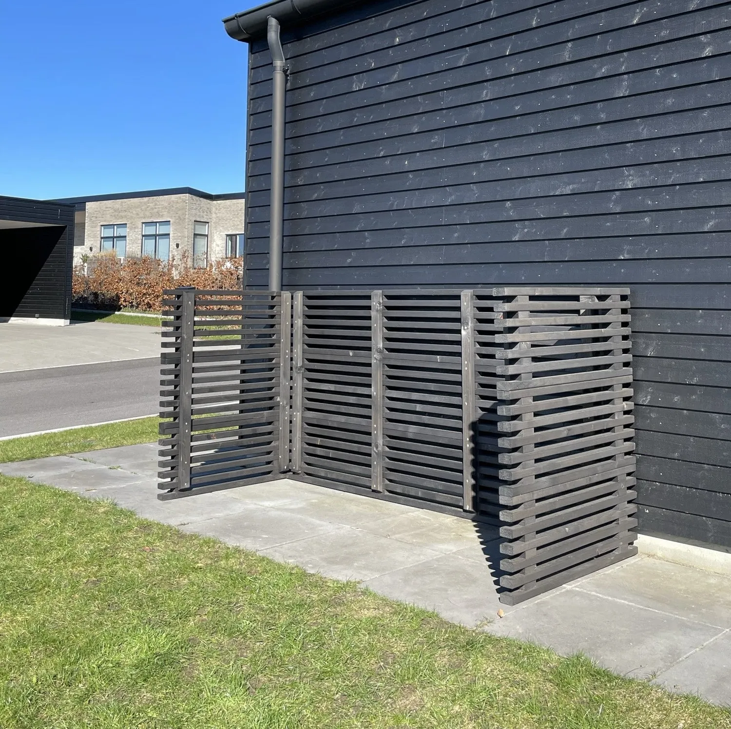 Kabeltromlen Skraldespandsskjuler skjuler sorte traller 230 cm gran