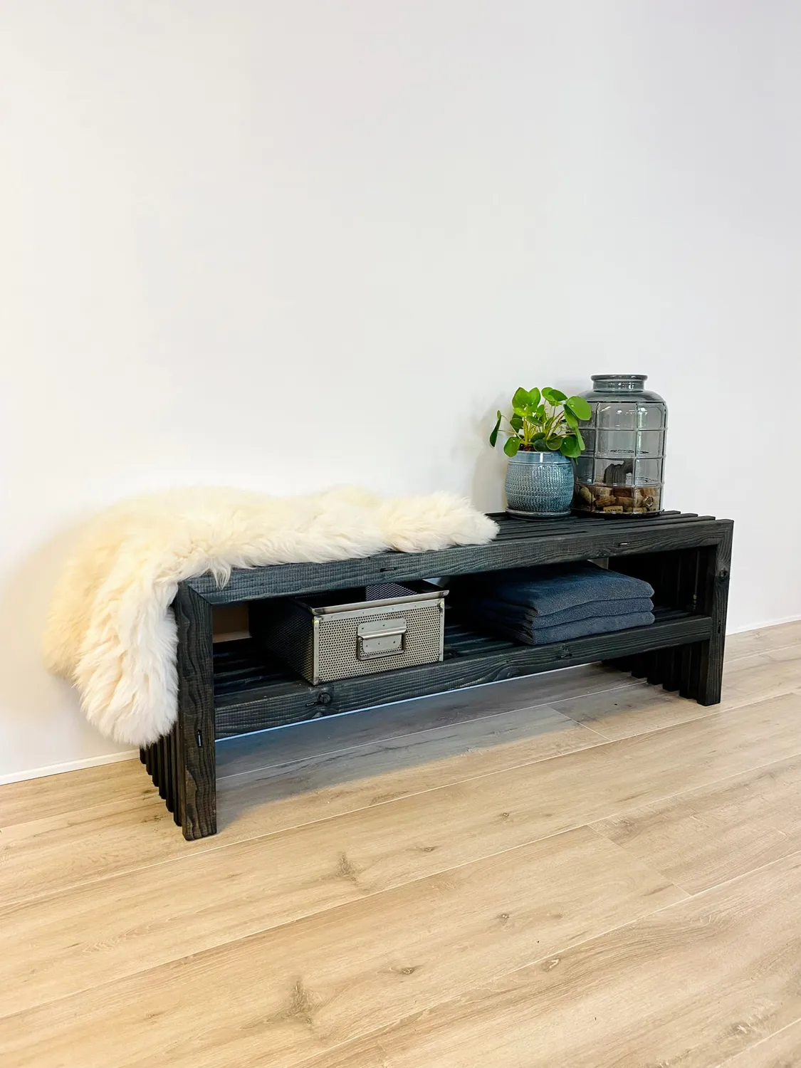 Kabeltromlen TV-bord sortbejdset 137 cm massivt træ