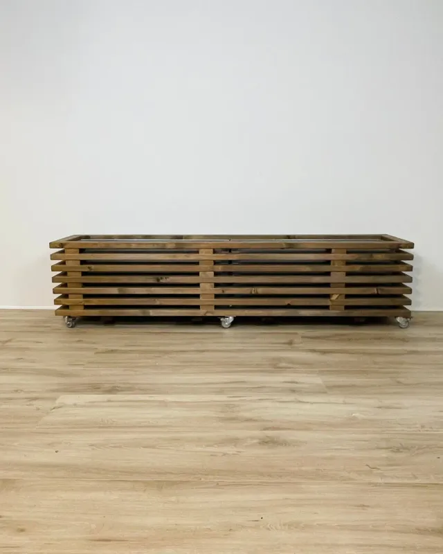Kabeltromlen Luksus plantekasse brunbejdset 95 cm hjul