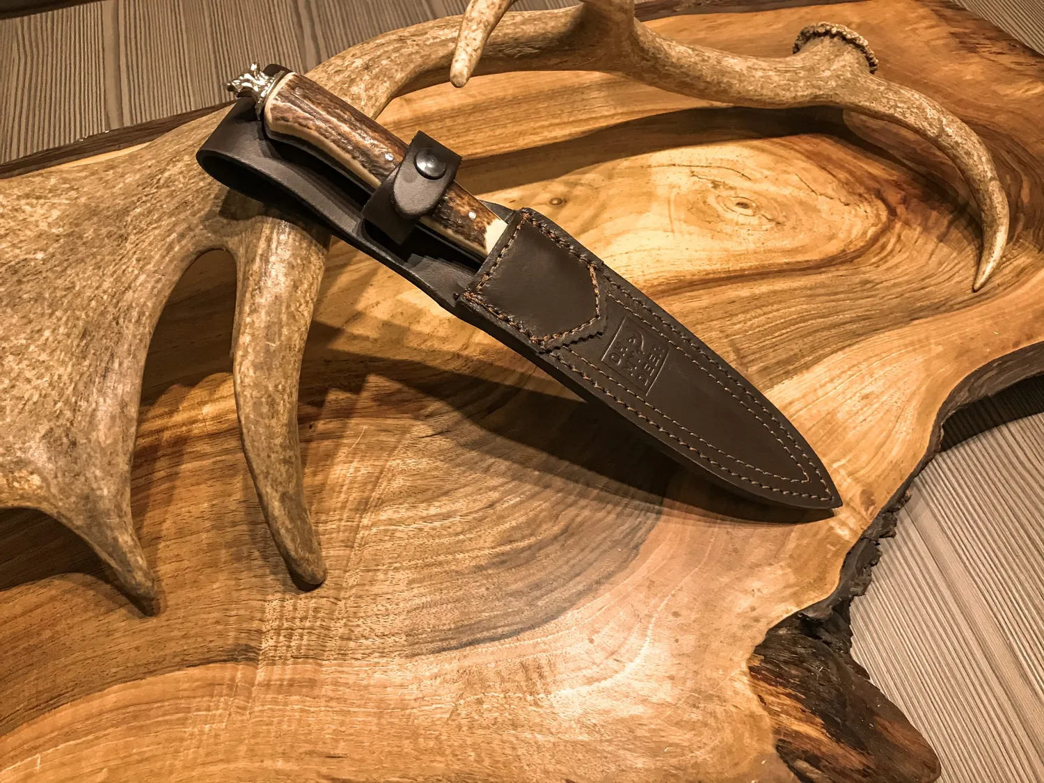 Oh My Deer Damaststahl kniv jagtkniv mønstret