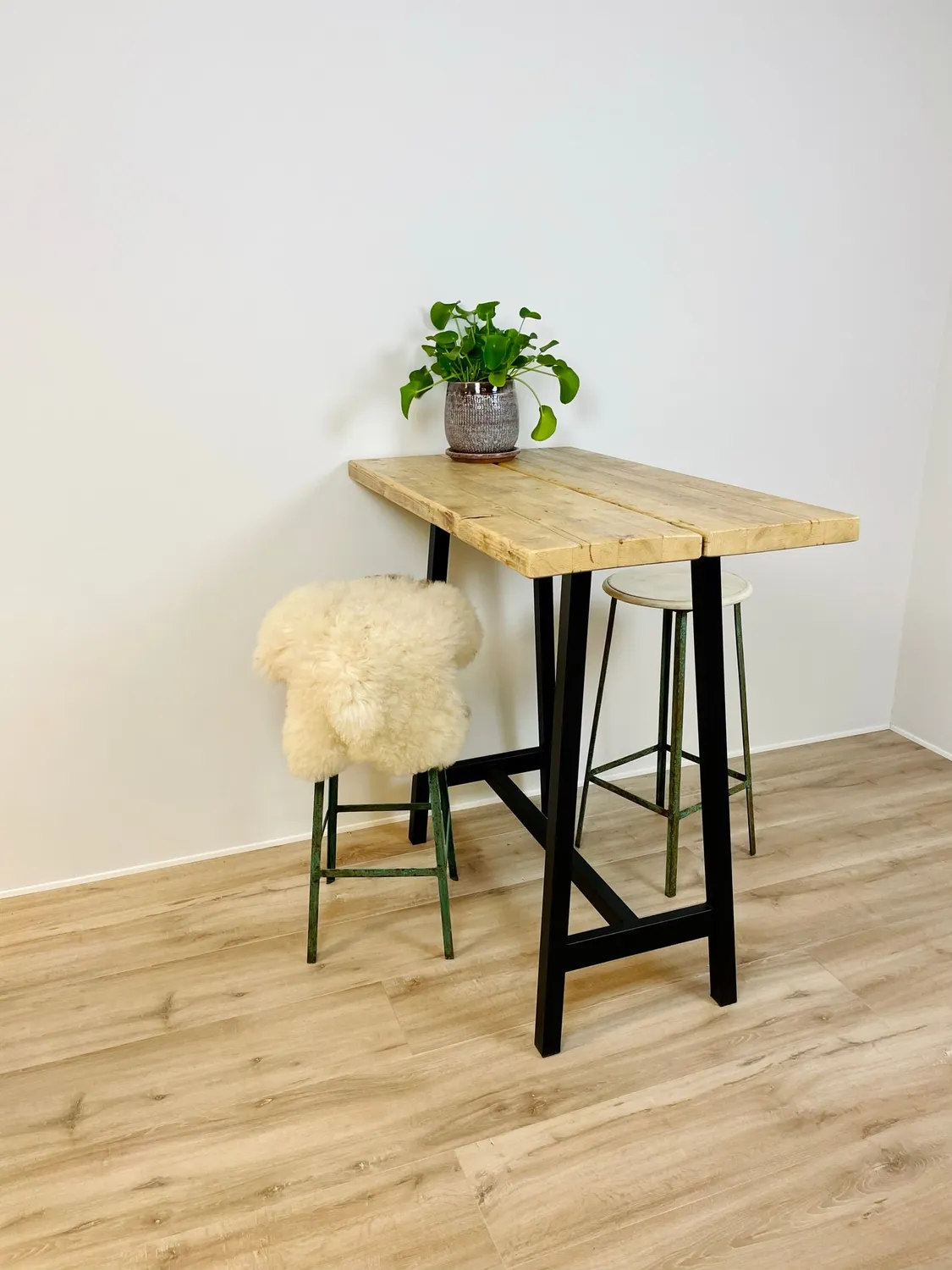Kabeltromlen Barbord barbrod genbrugsplanker 110 cm lakeret