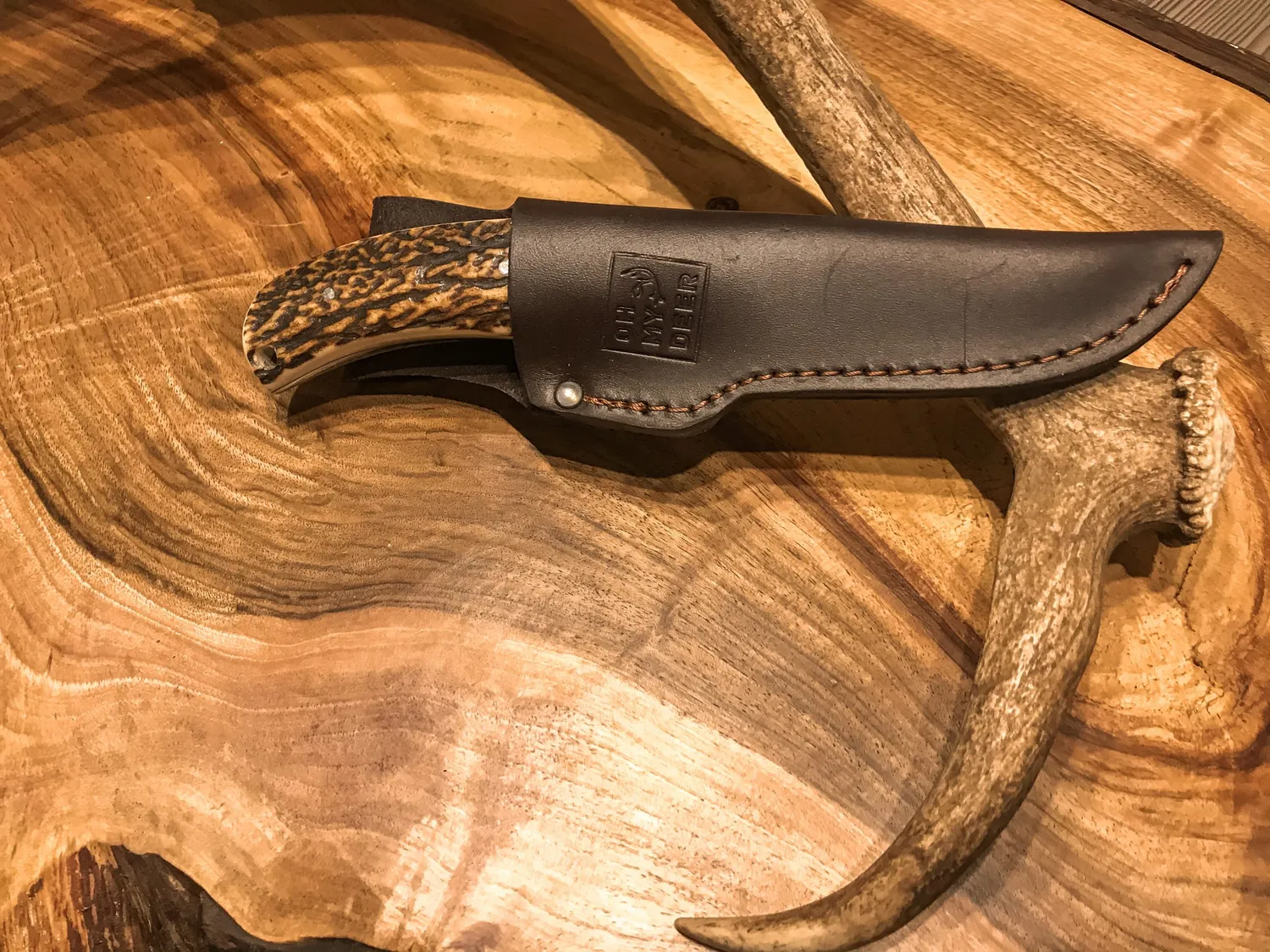 Oh My Deer Damast kniv hjortehorn damaskstål