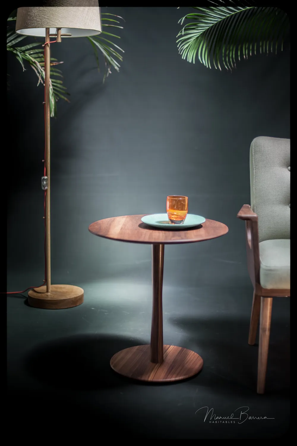 Habitables Diavolo sidebord eg konisk ben massivt træ