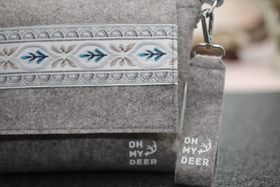 Oh My Deer Umhängetasche skuldertaske filt grå