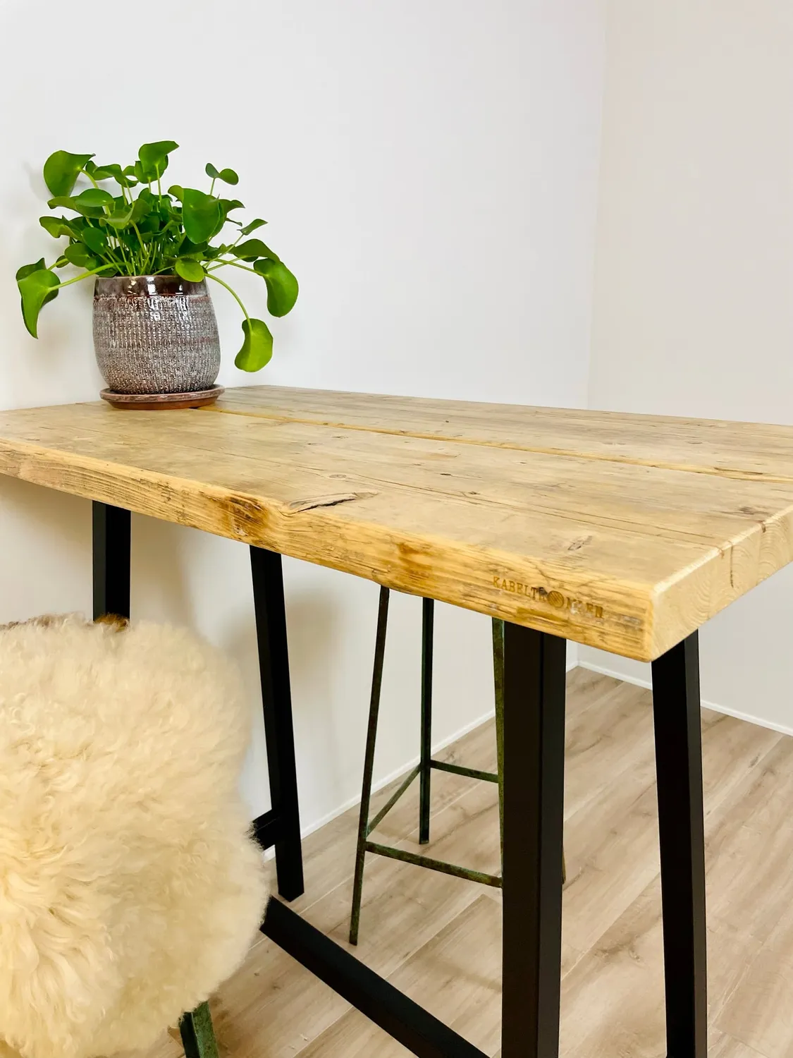 Kabeltromlen Barbord barbrod genbrugsplanker 110 cm lakeret