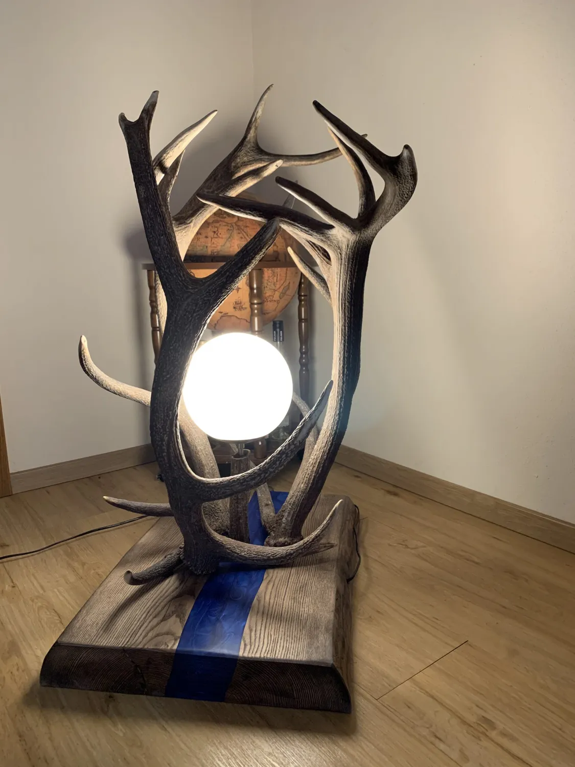 Oh My Deer Epoxid gulvlampe træ epoxy