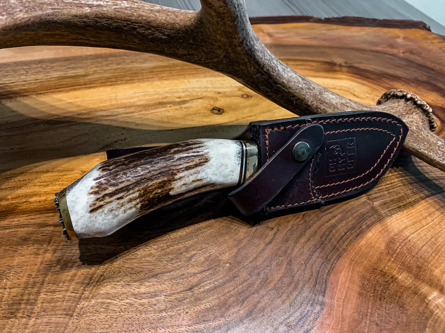 Oh My Deer Wildschweinpin kniv med vildsvinemotiv