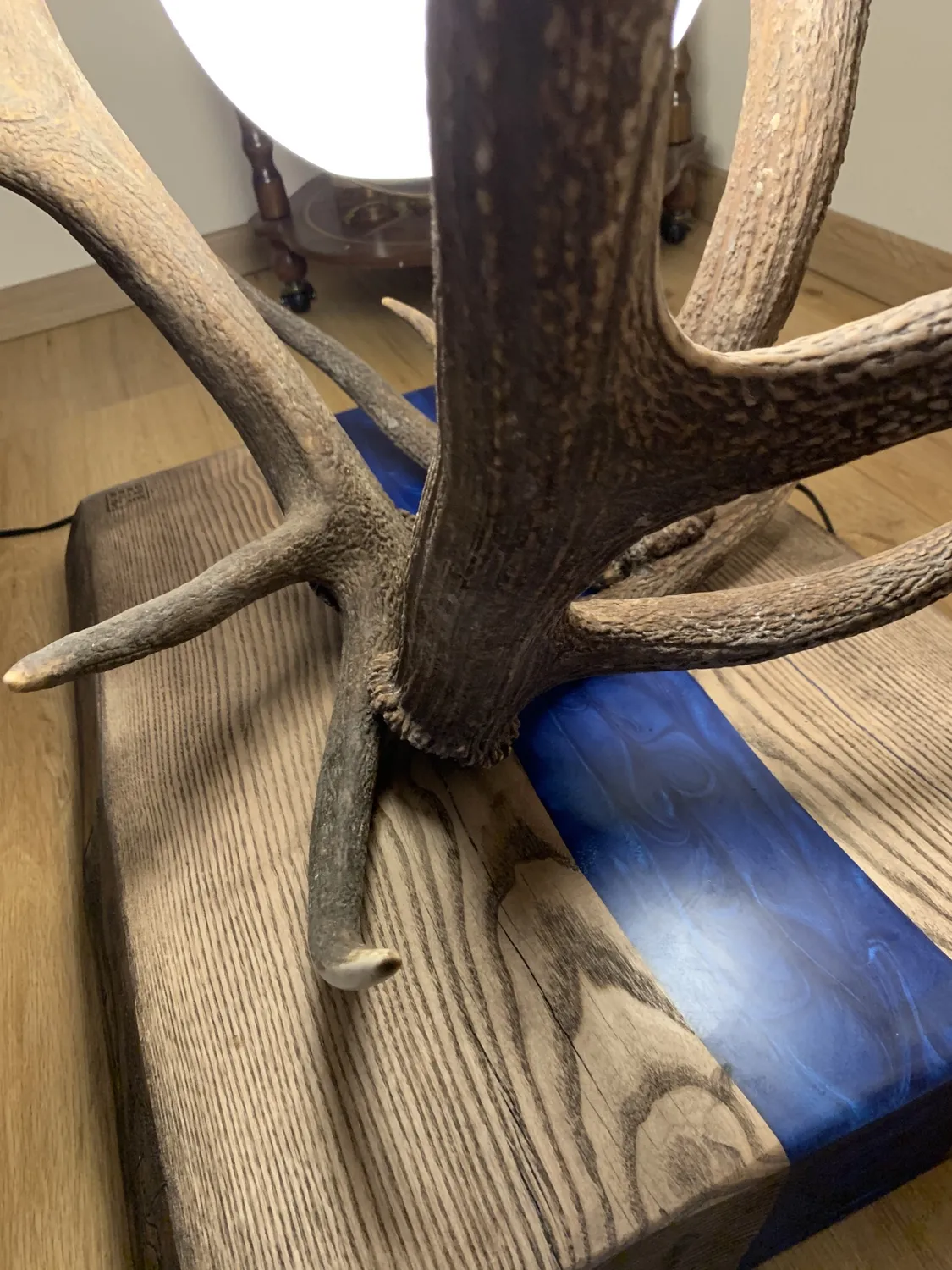 Oh My Deer Epoxid gulvlampe træ epoxy