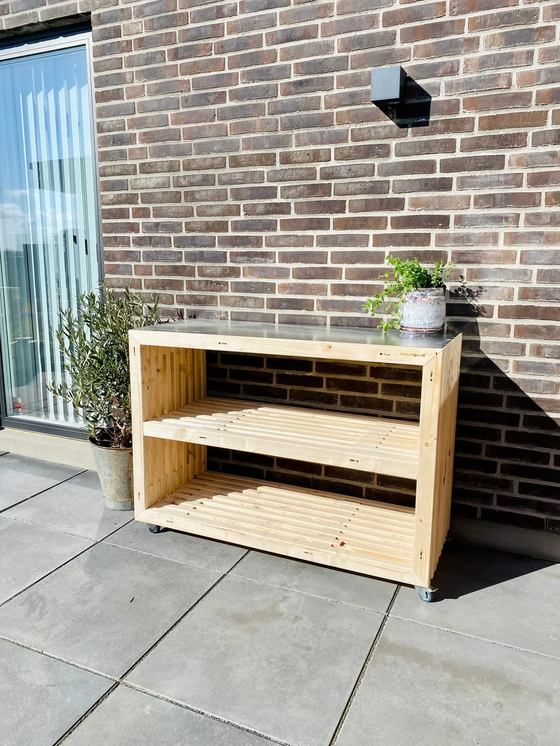 Kabeltromlen Arbejdsbord brede traller 120 cm med topplade