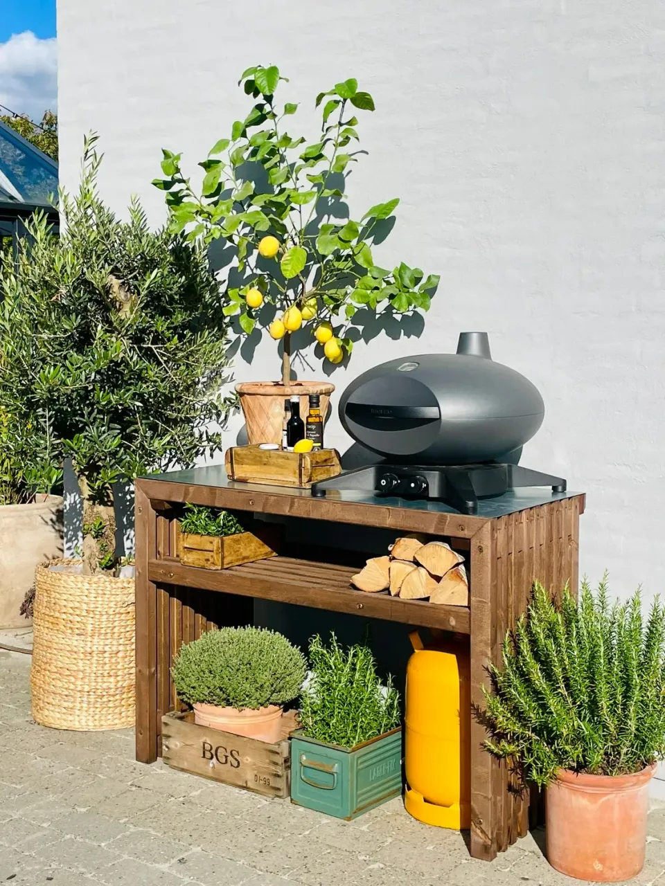 Kabeltromlen Grillbord af Traller grillbord brunbejdset 120 cm