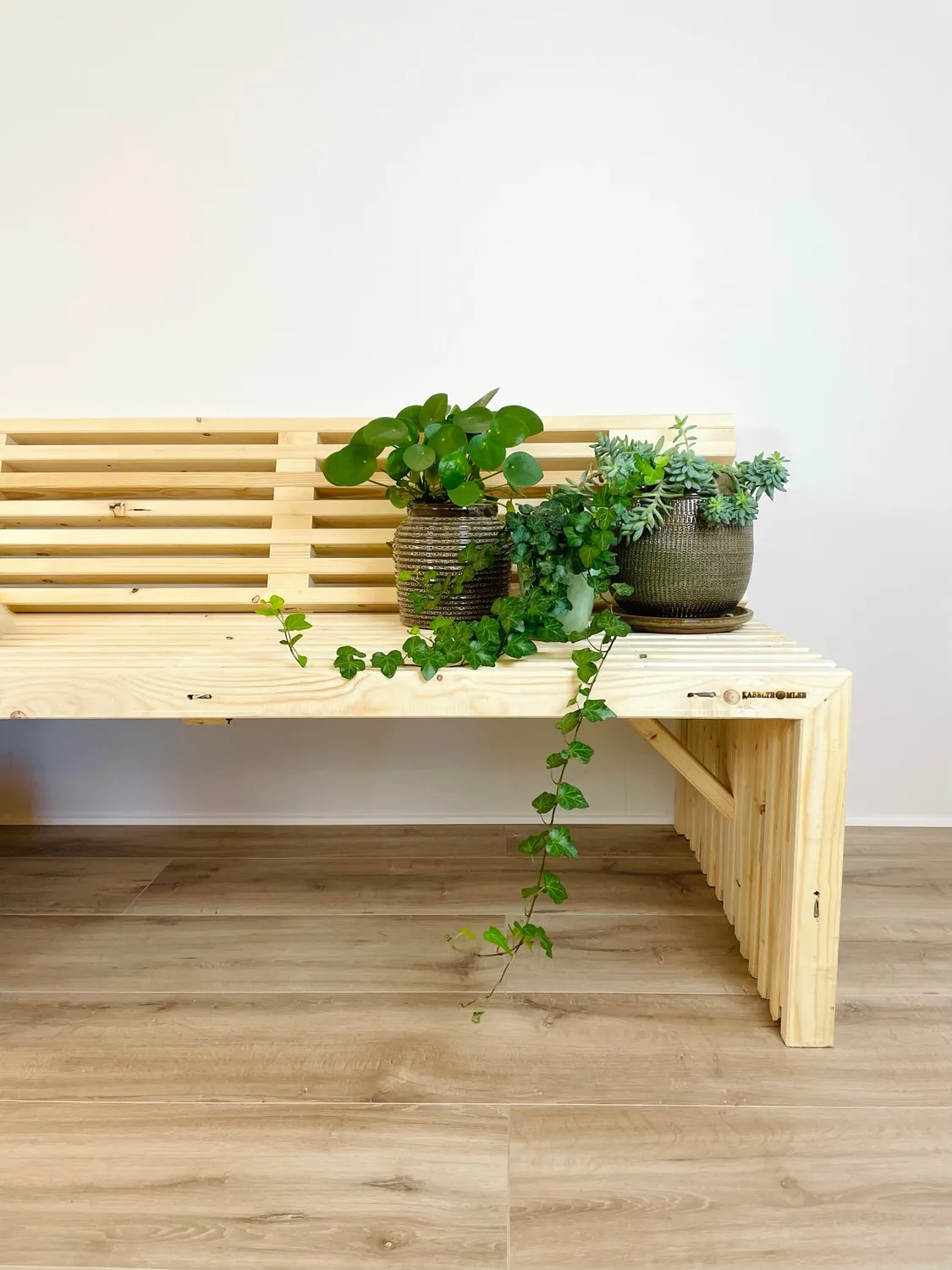 Kabeltromlen Nye Traller daybed med ryglnu00e6n 215 cm gran