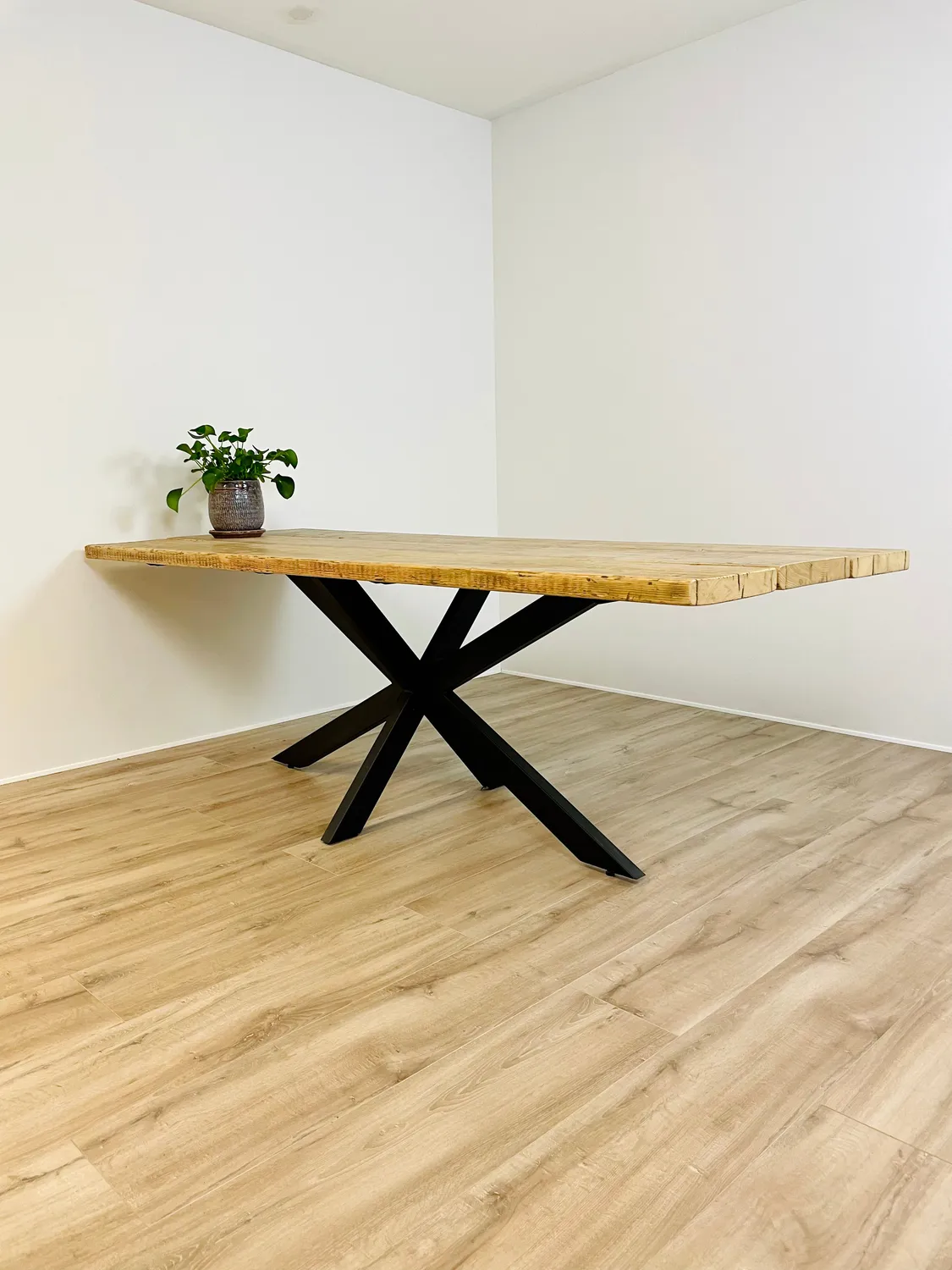 Kabeltromlen Star Base 180 cm plankebord lakeret