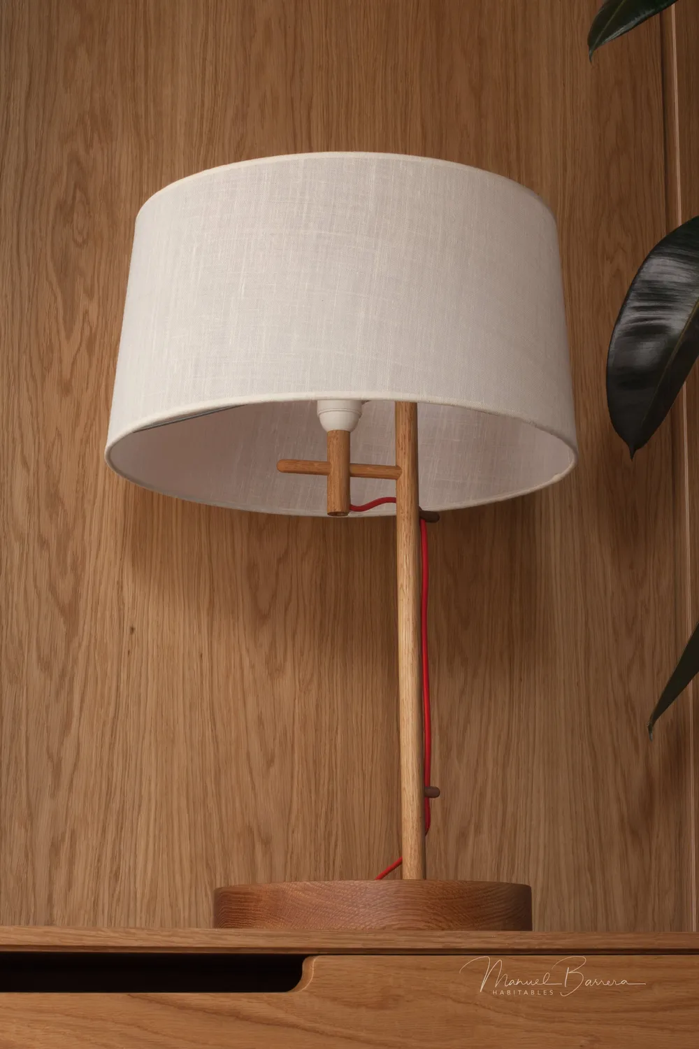 Habitables Low 01 bordlampe eg hvid ledning hyggelys