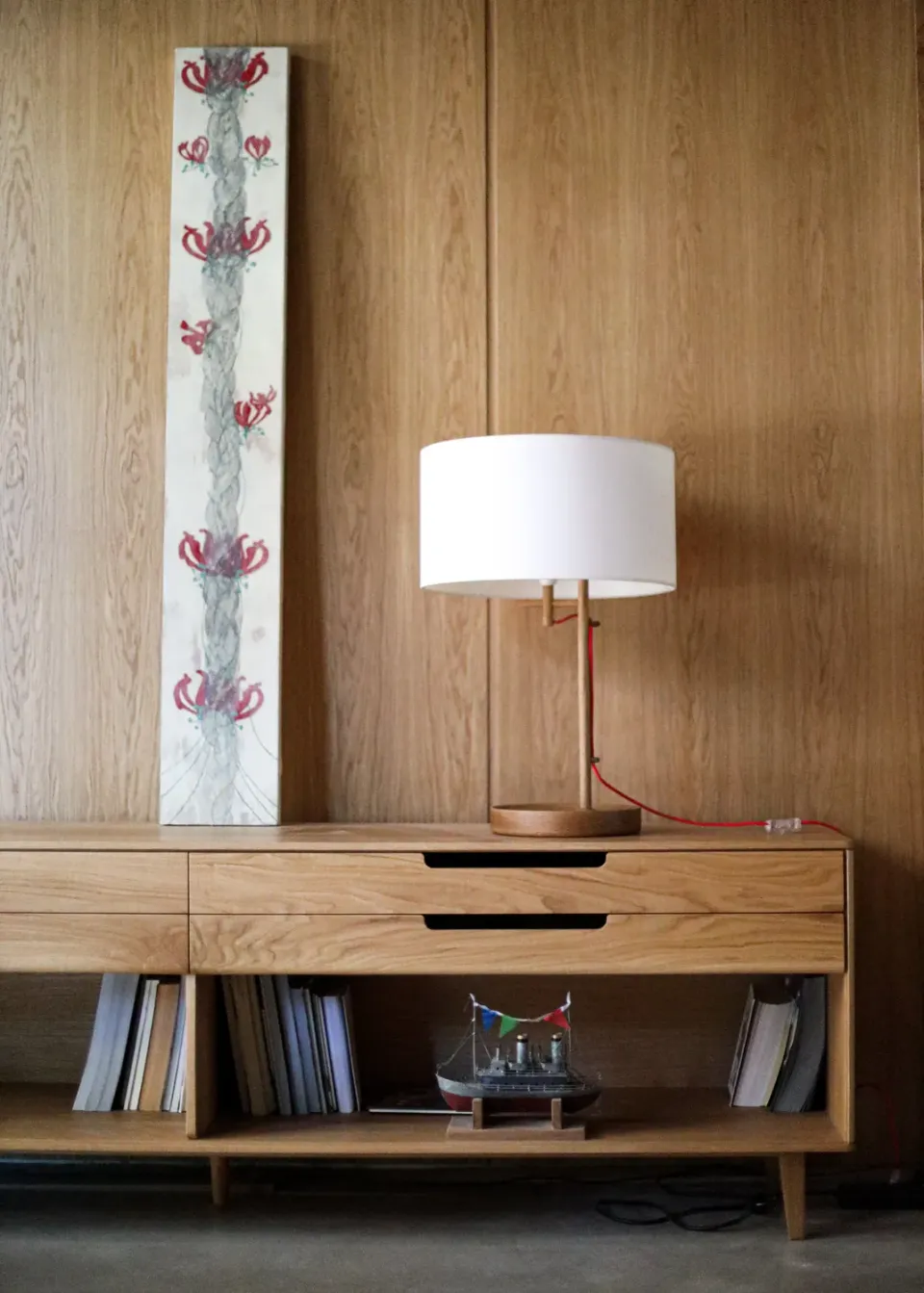 Habitables Low 01 bordlampe eg hvid ledning hyggelys