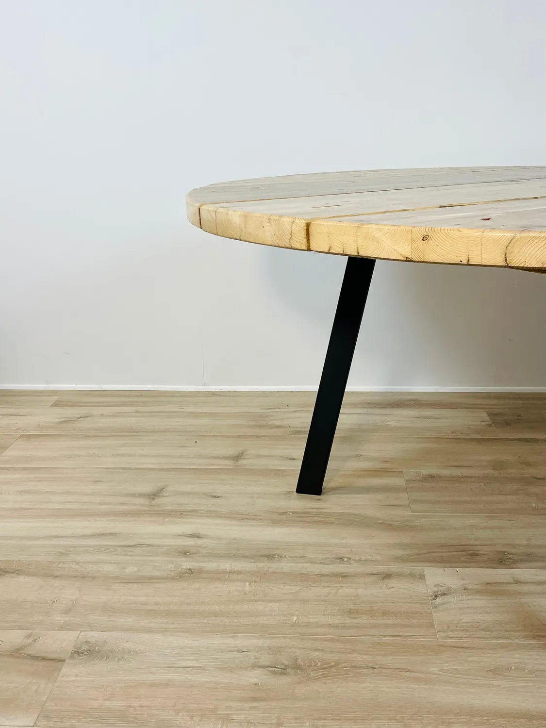Kabeltromlen plankebord rundt genbrugstræ Ø126