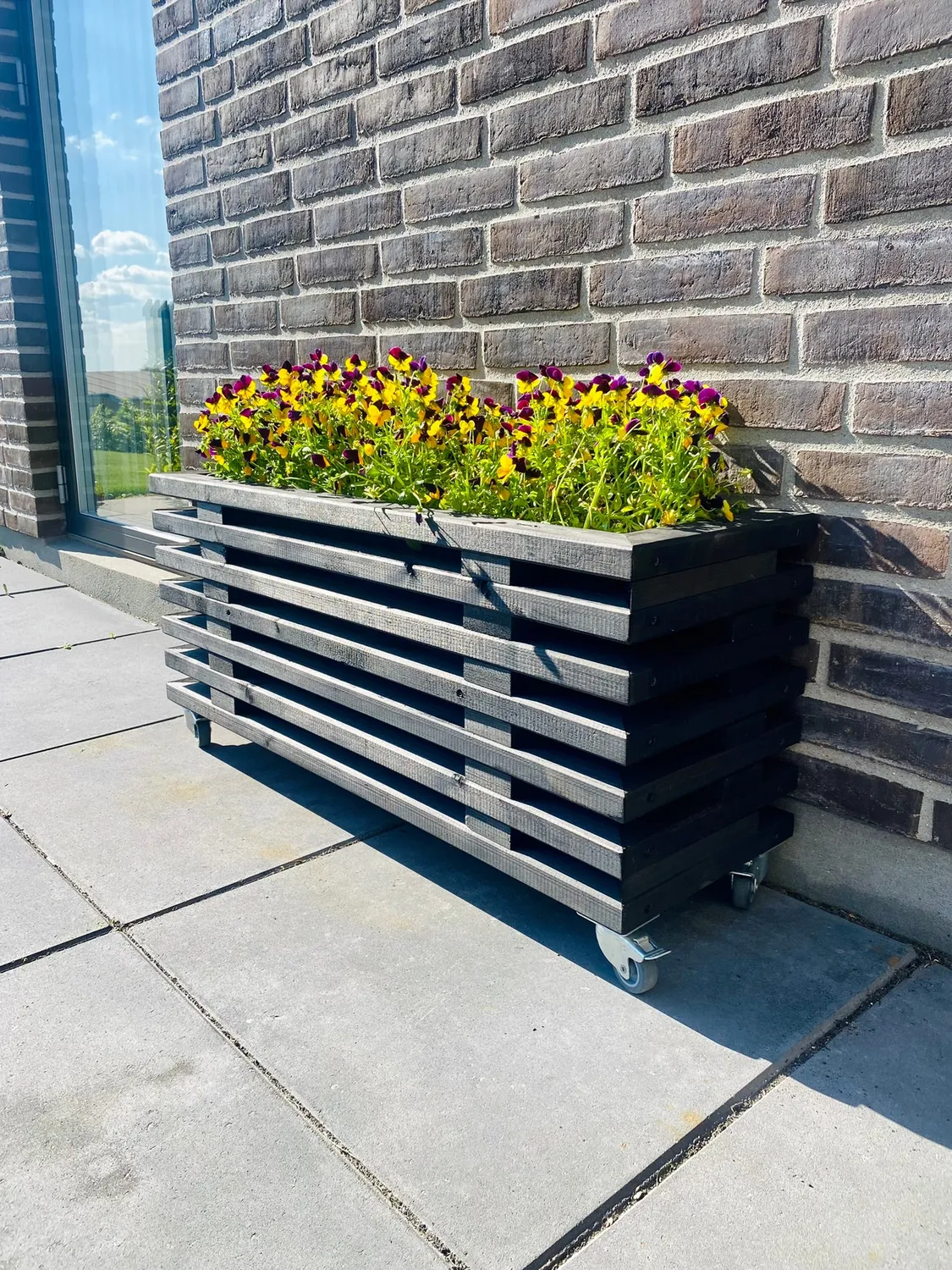 Kabeltromlen Traller blomsterkasse sort 95 cm på hjul