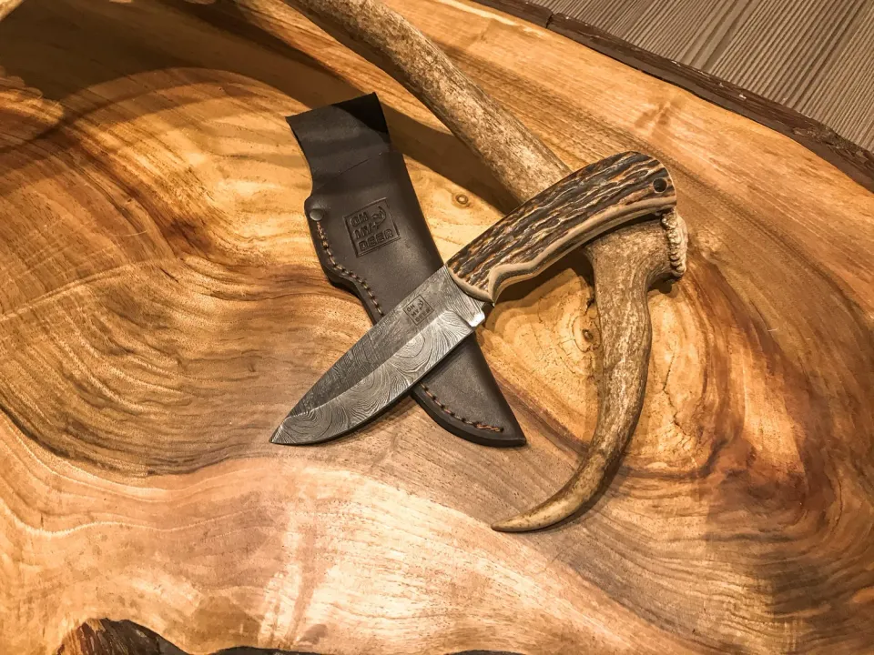 Oh My Deer Damast kniv hjortehorn damaskstål