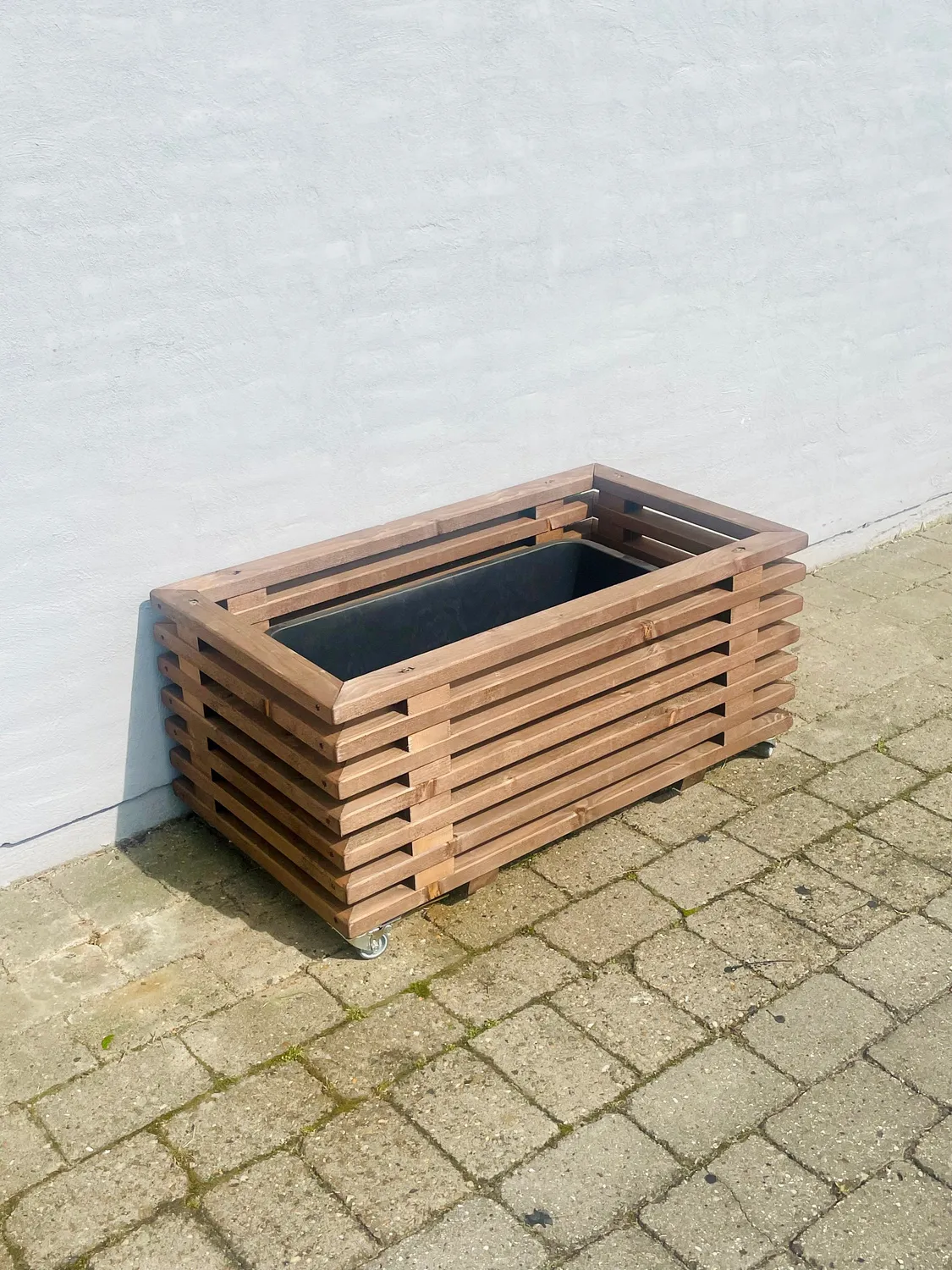 Kabeltromlen Plantekasse brunbejdset 43 cm 95 cm med hjul