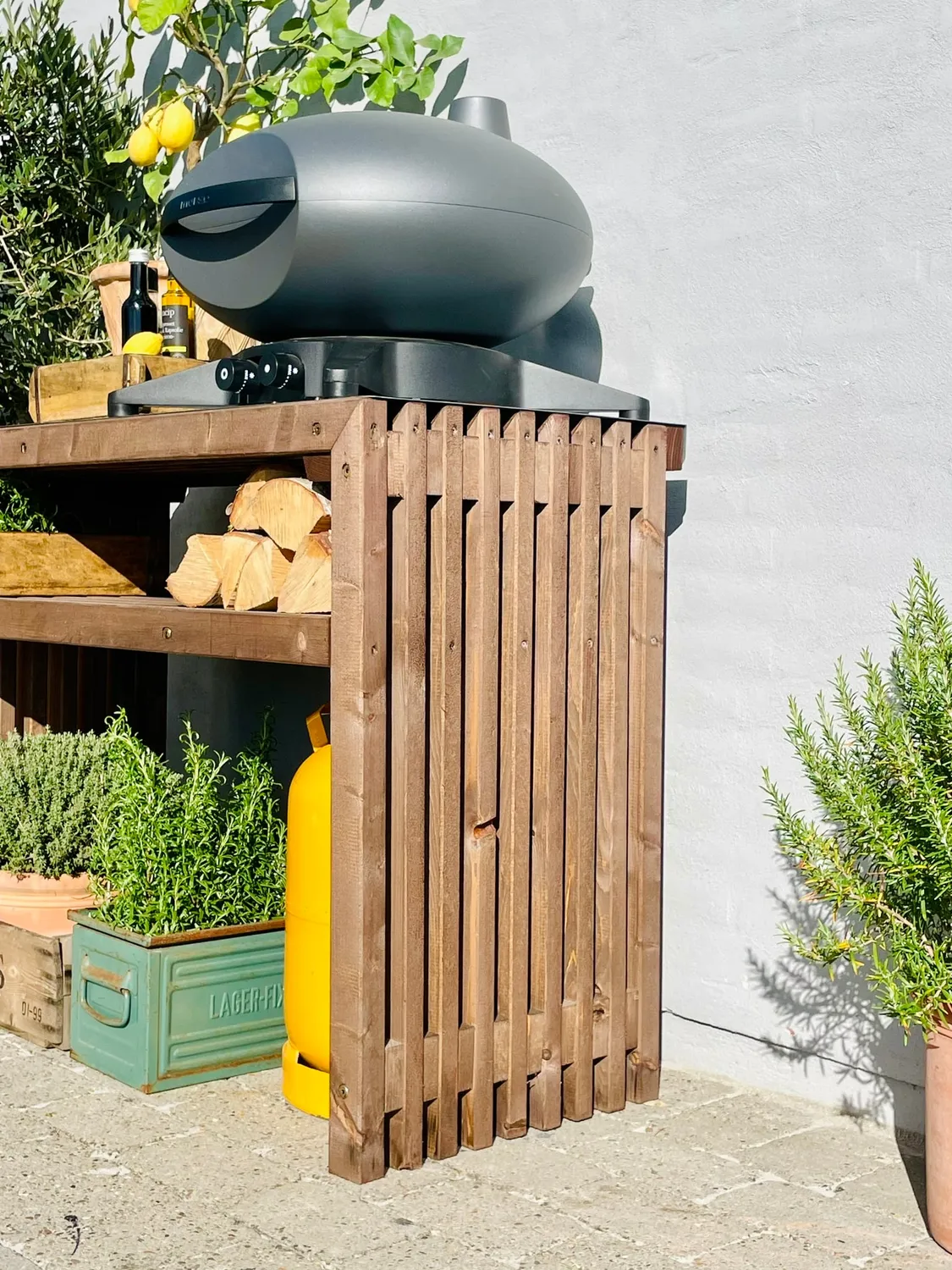 Kabeltromlen Grillbord af Traller grillbord brunbejdset 120 cm