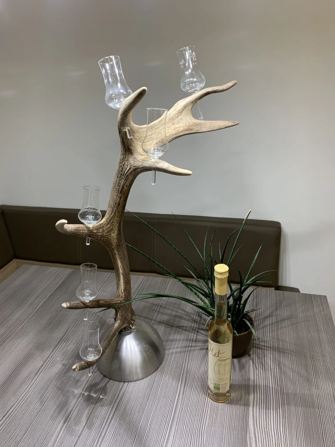 Oh My Deer snapseglasholder med steelsokkel