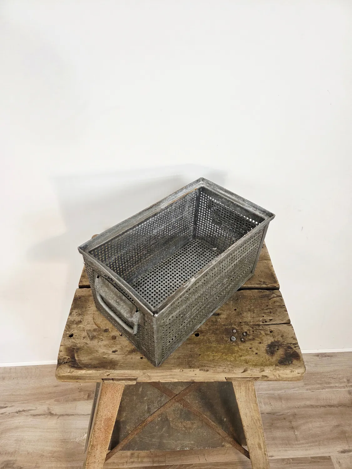 Kabeltromlen Erik med huller værkstedskasse 36 cm metal